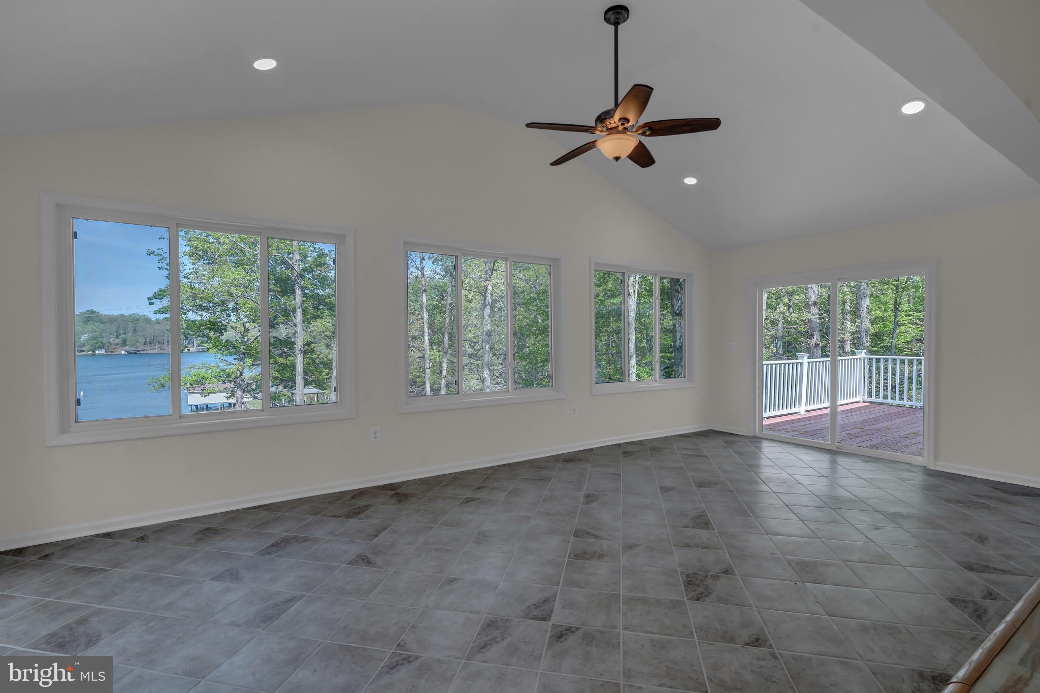 TALL PINES - Residential