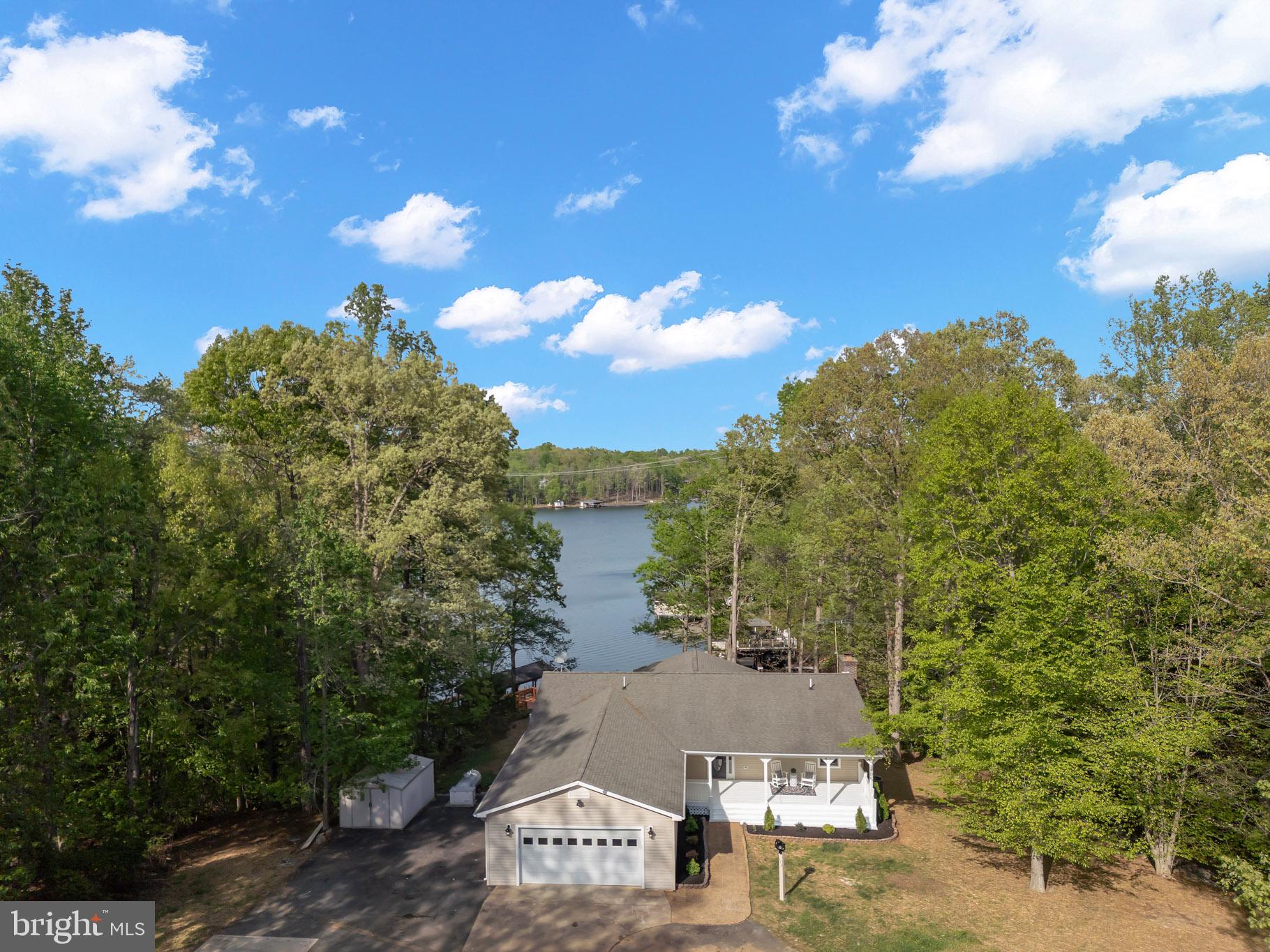 TALL PINES - Residential