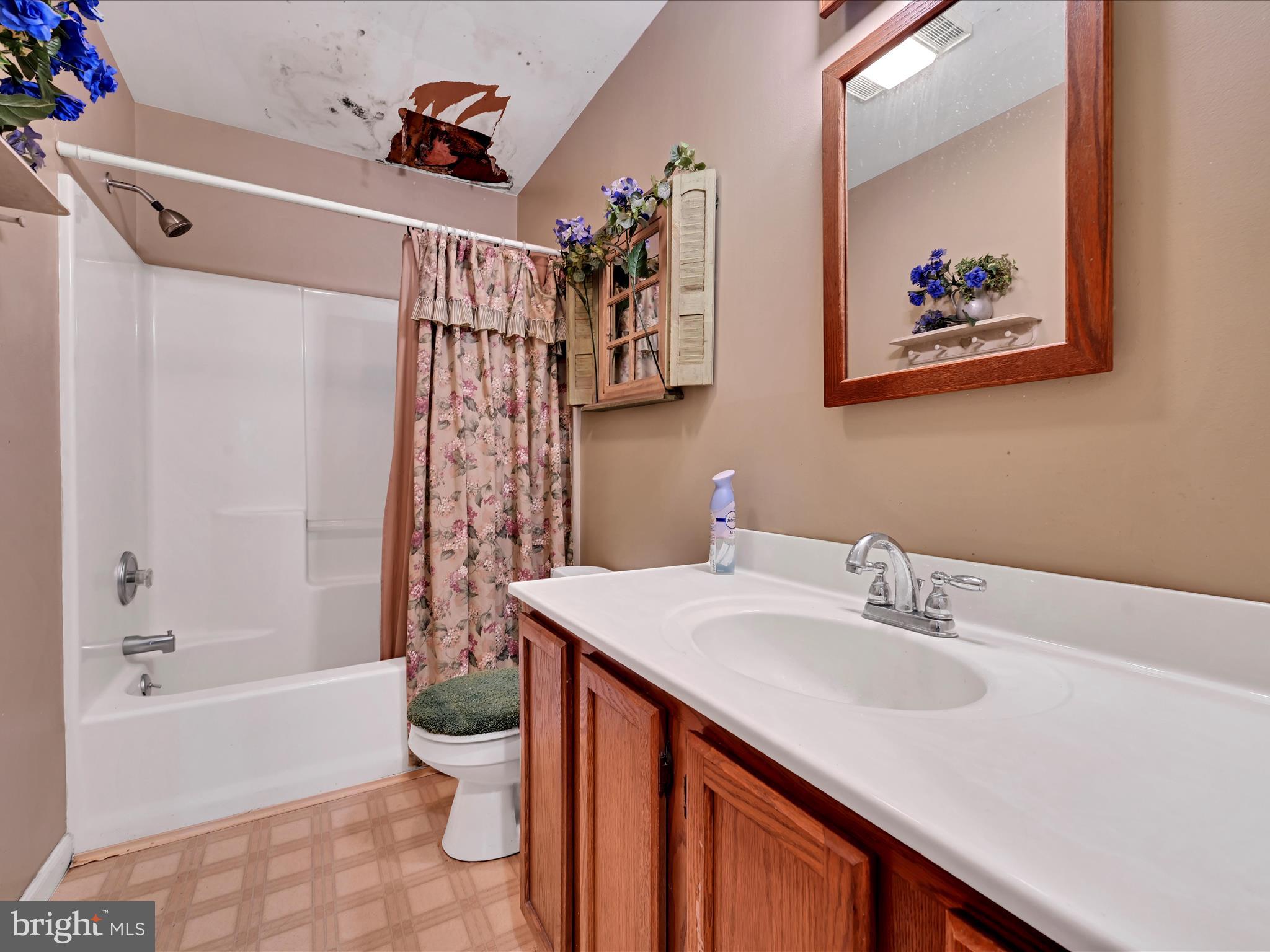 LAKE WYNONAH - Residential