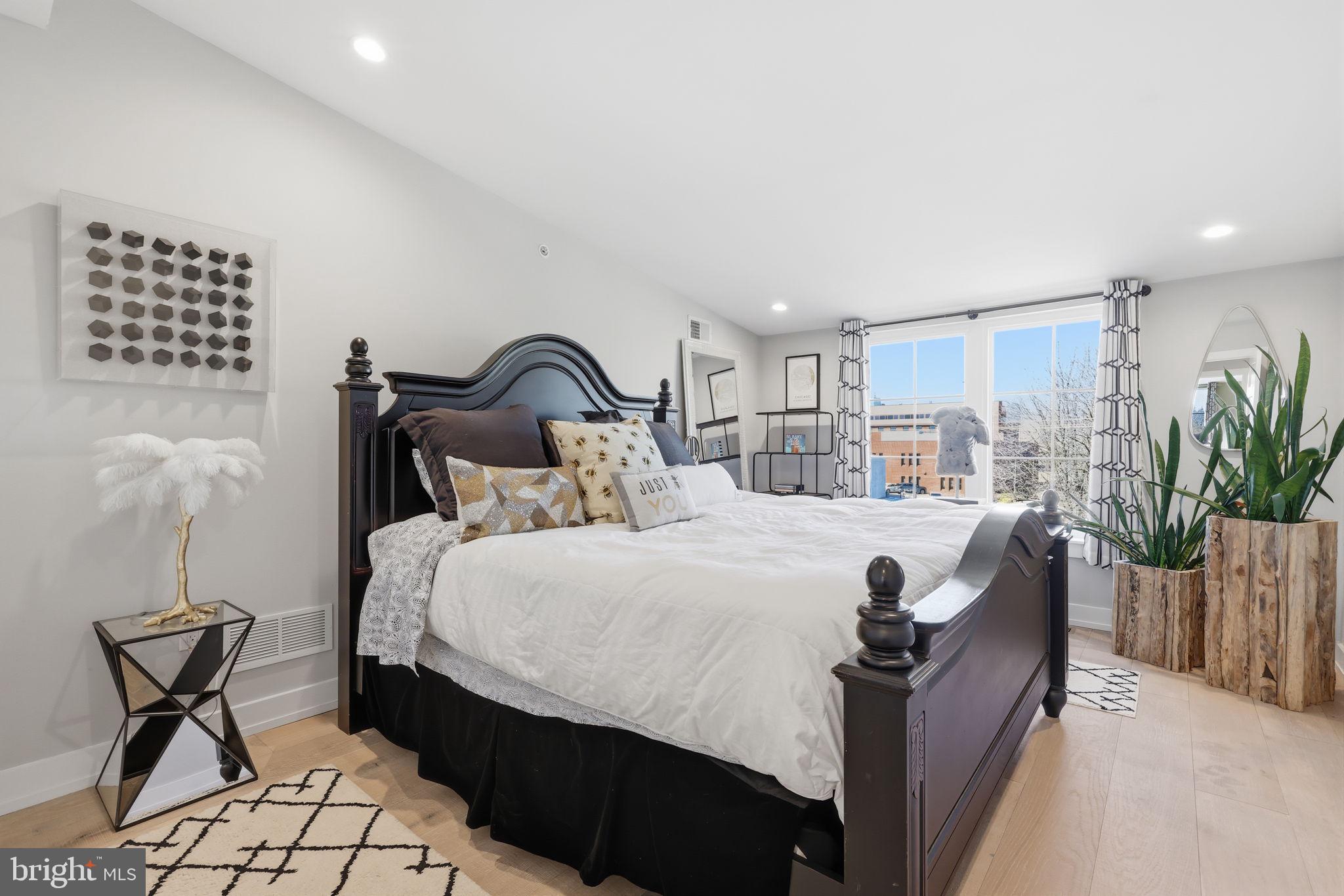 ROXBOROUGH - Residential