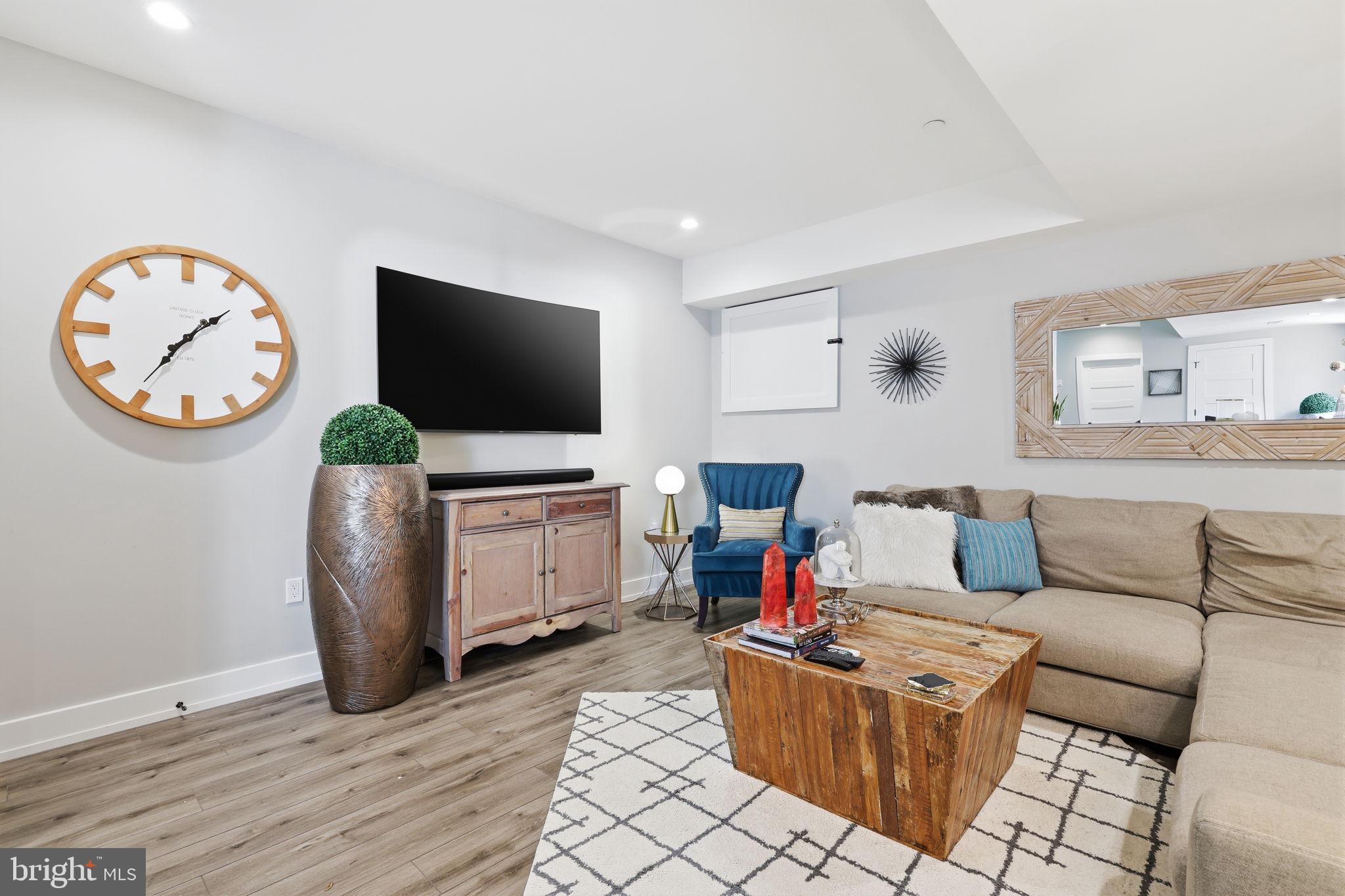 ROXBOROUGH - Residential