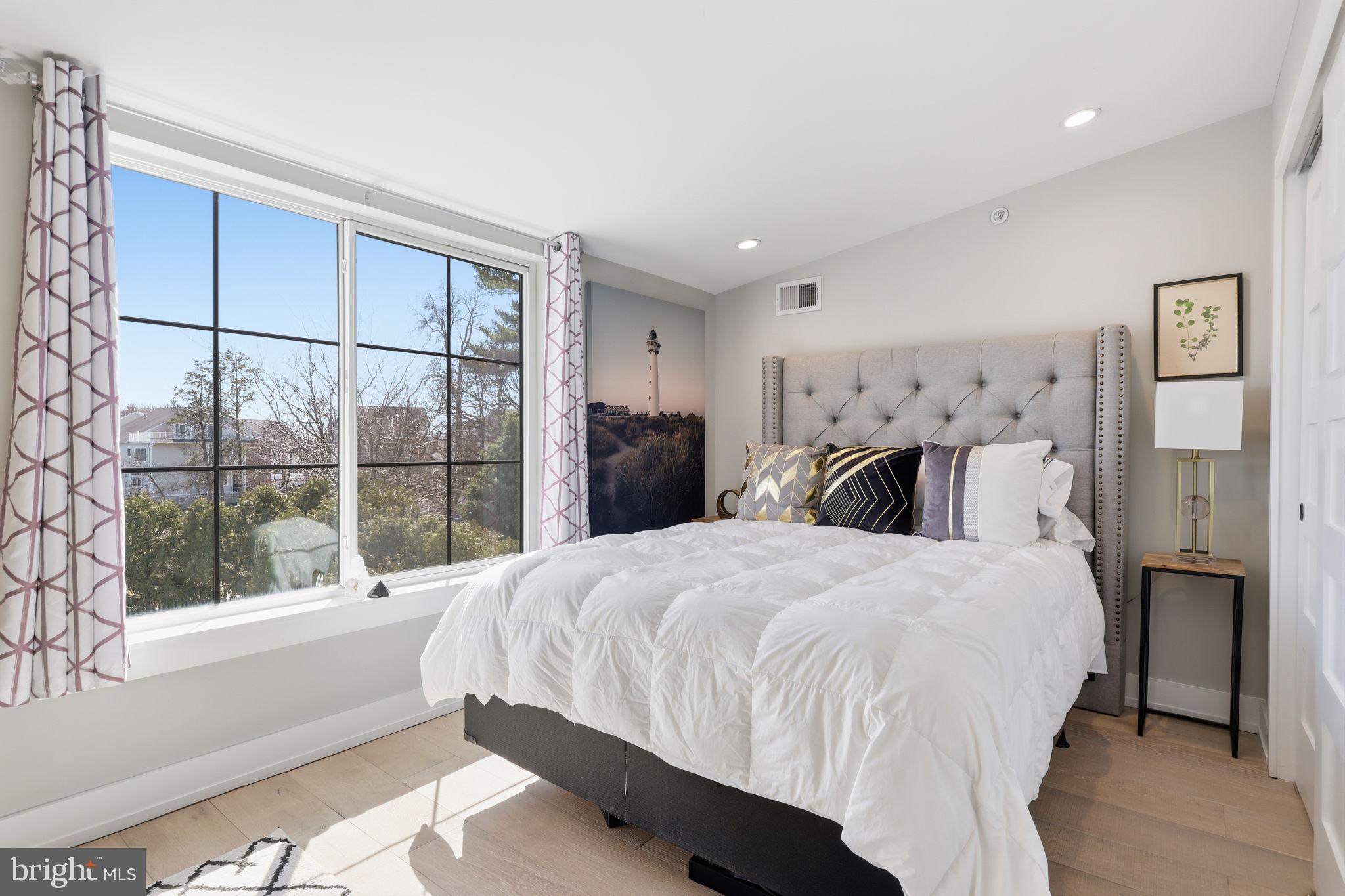 ROXBOROUGH - Residential