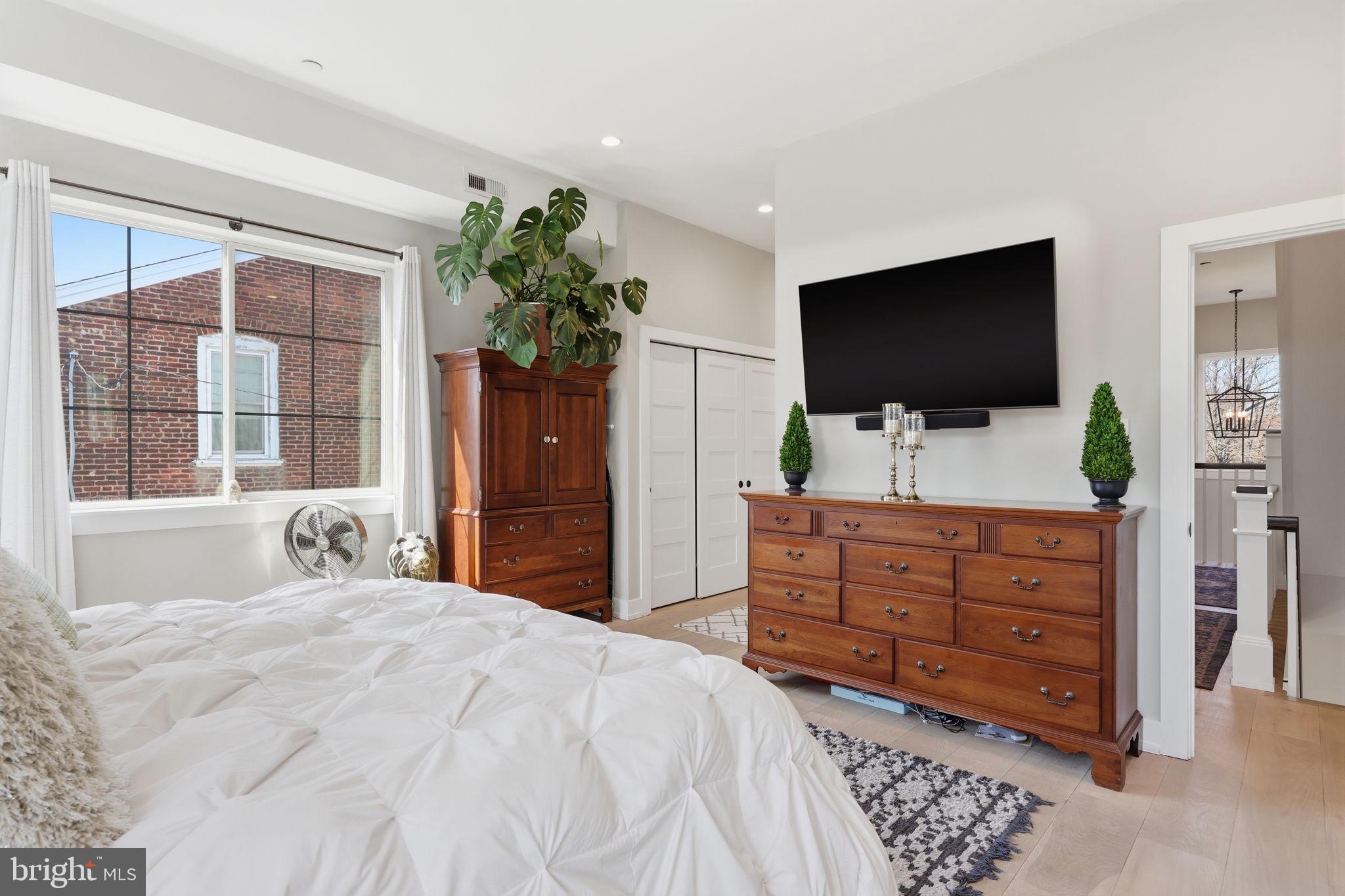 ROXBOROUGH - Residential