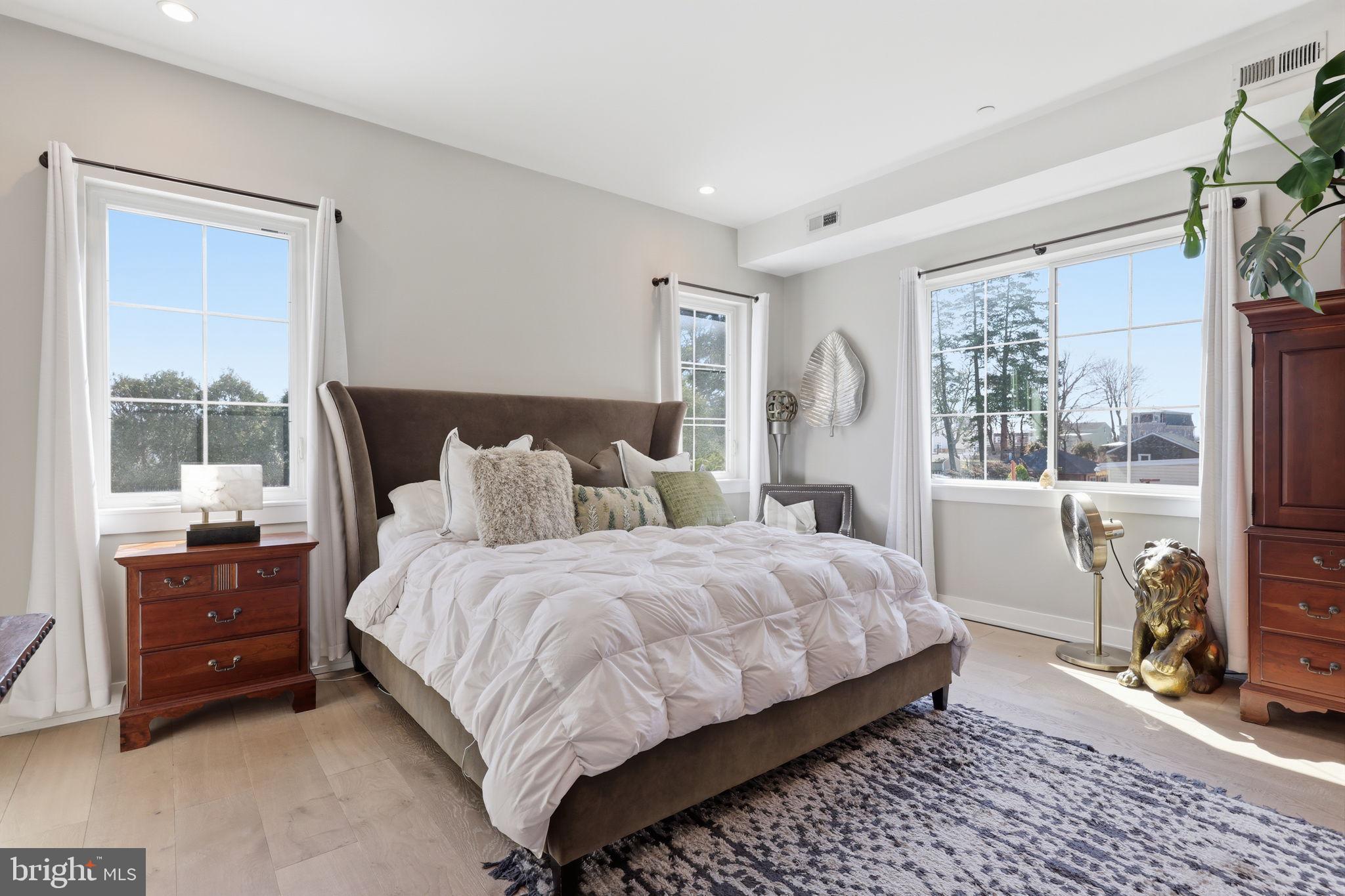 ROXBOROUGH - Residential