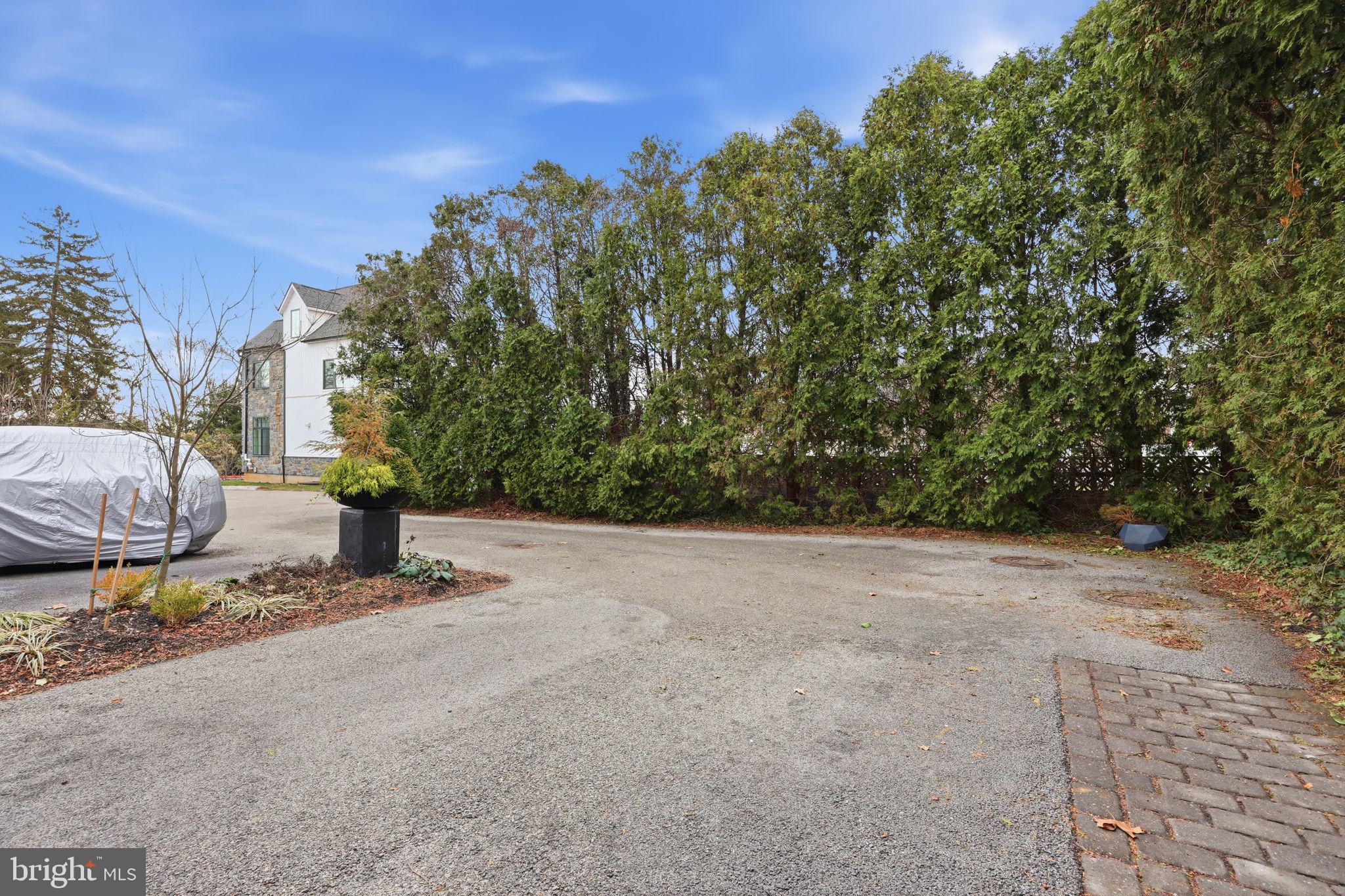 ROXBOROUGH - Residential