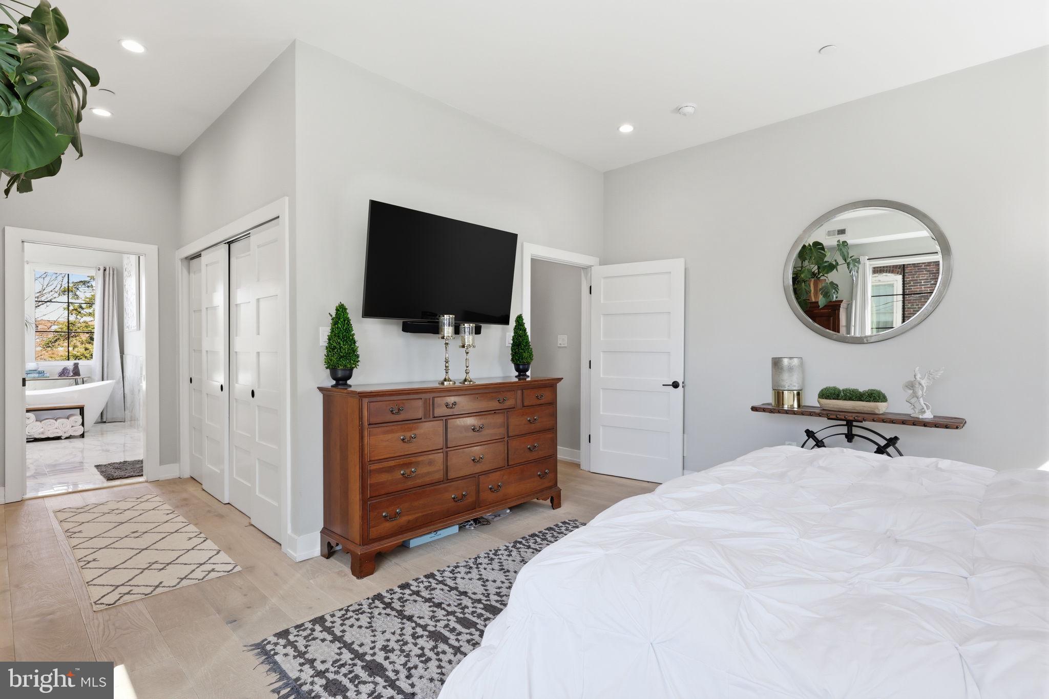 ROXBOROUGH - Residential