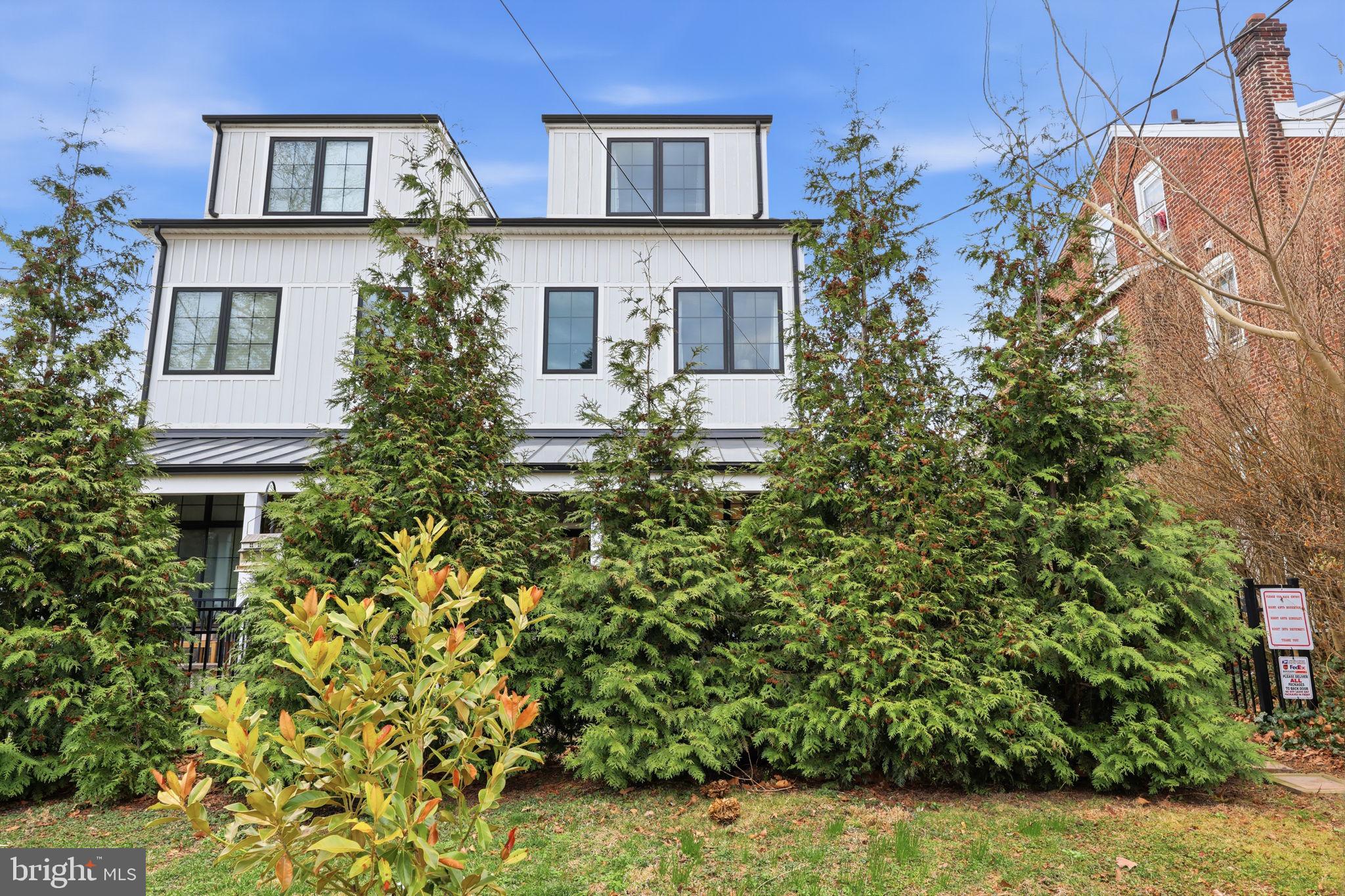 ROXBOROUGH - Residential