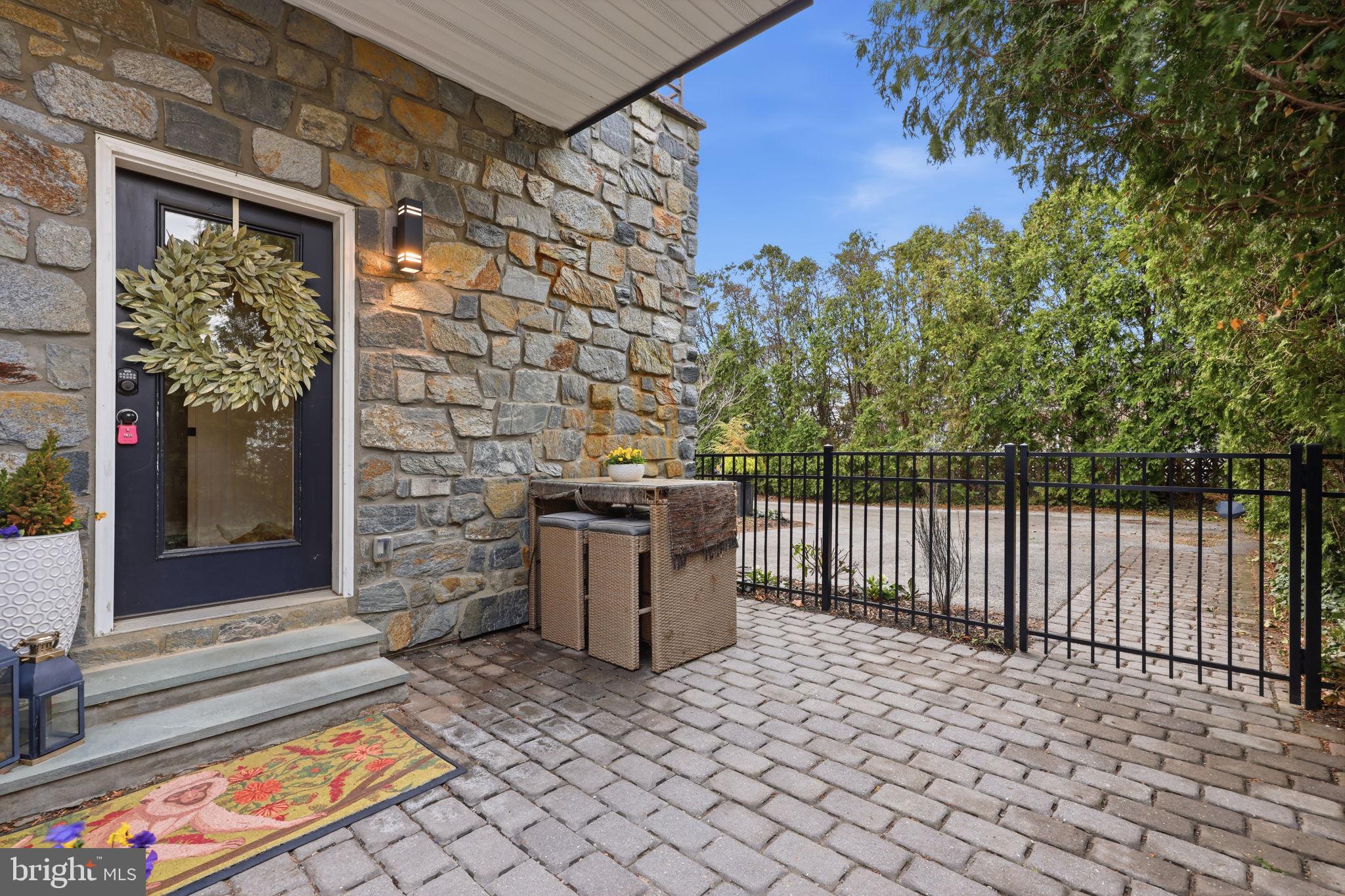 ROXBOROUGH - Residential