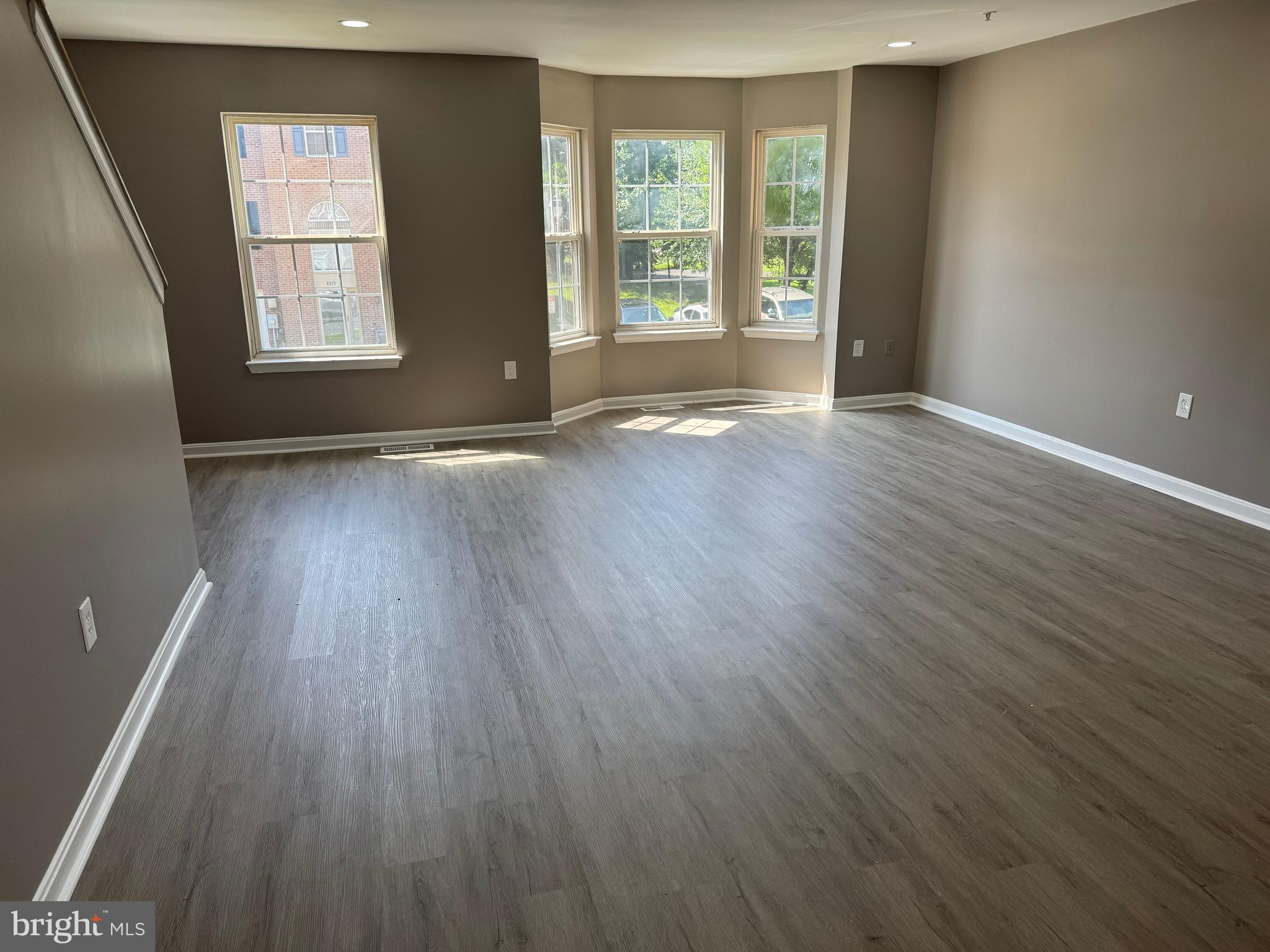 GLENARDEN TOWNS - Residential