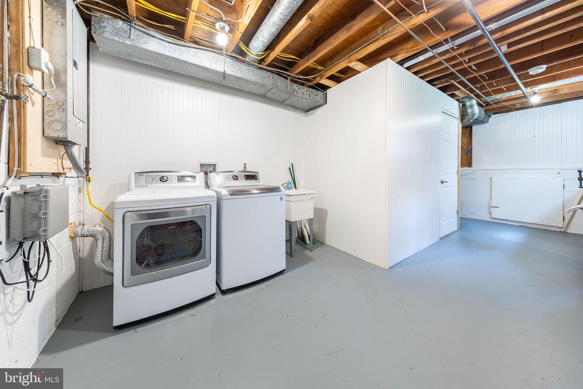 FORT WASHINGTON ESTATES - Residential