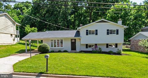 704 KINGS LANE FORT WASHINGTON MD 20744