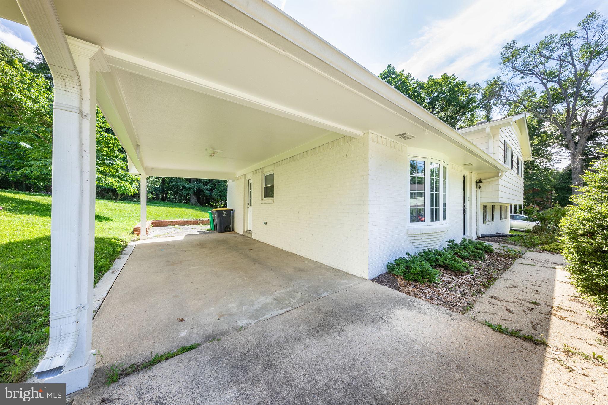 704 KINGS LANE