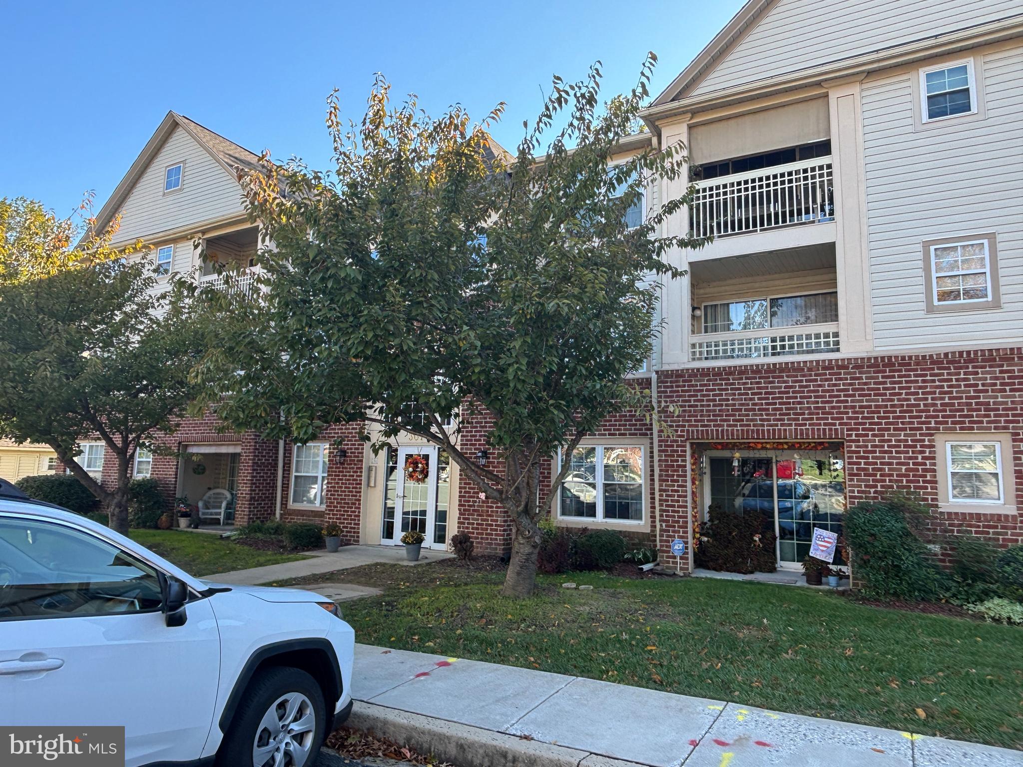 LAURELS CONDO - Residential