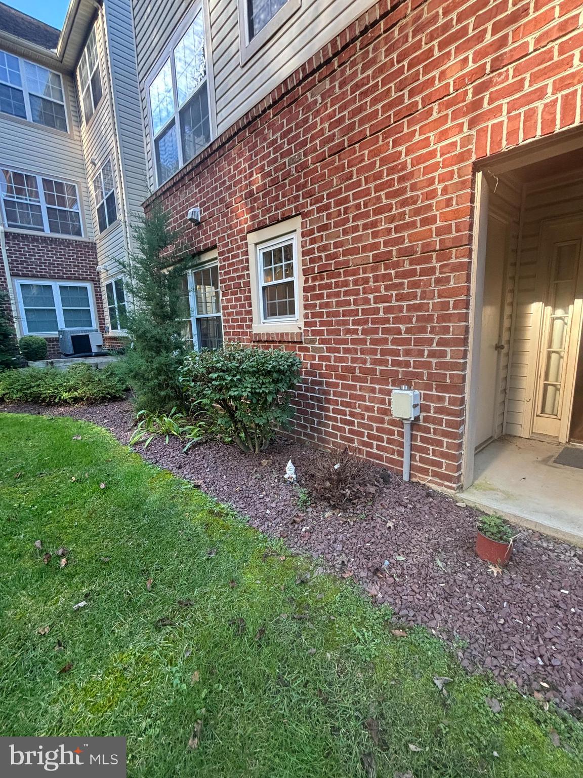 LAURELS CONDO - Residential