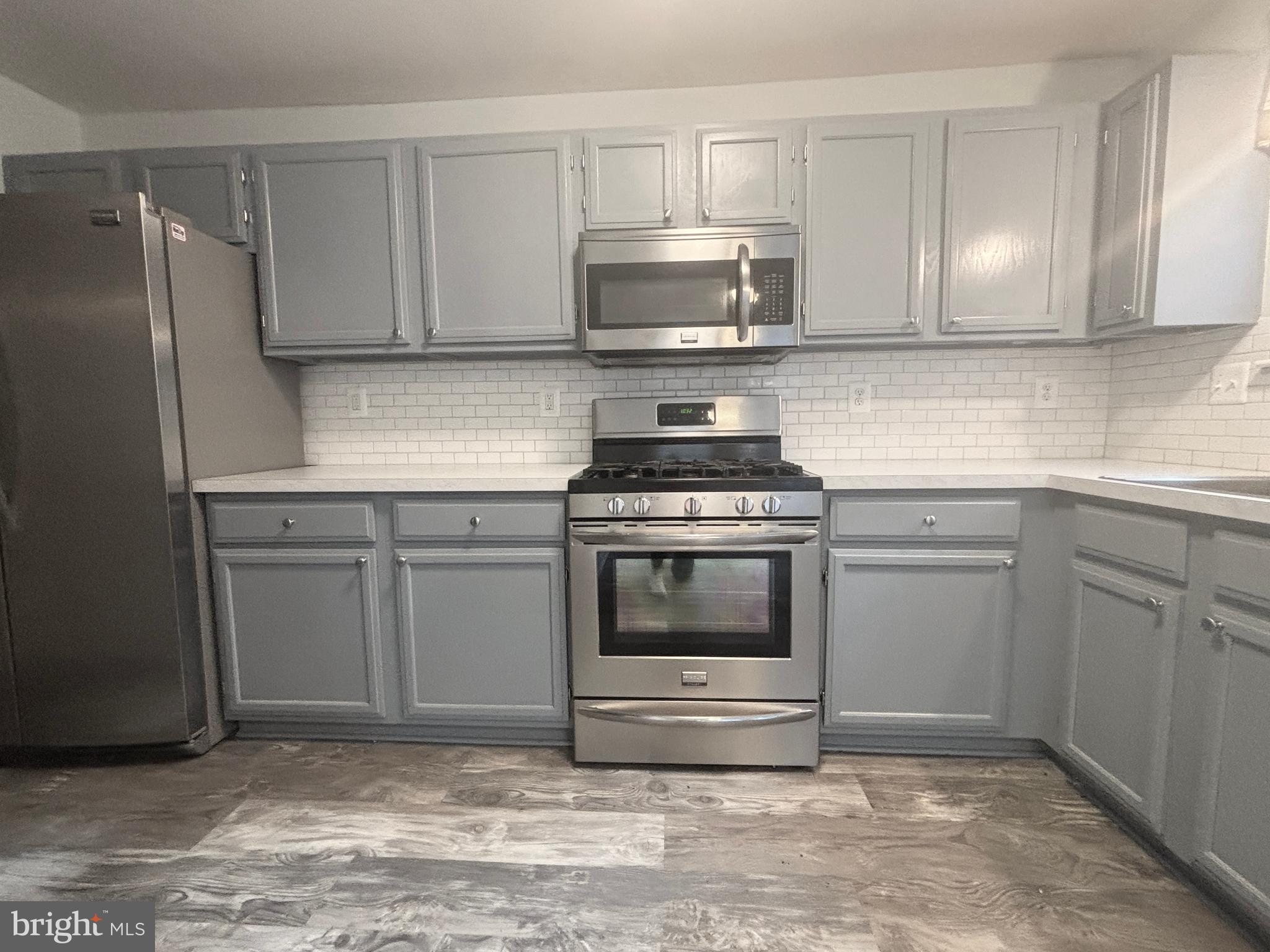 LAURELS CONDO - Residential