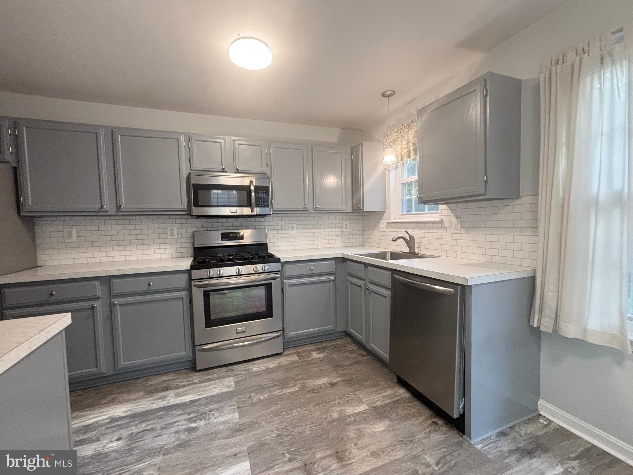 LAURELS CONDO - Residential