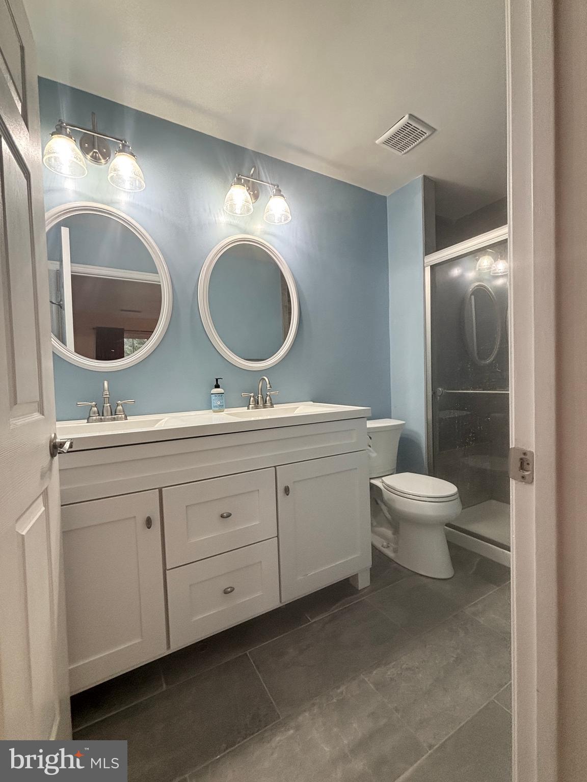 LAURELS CONDO - Residential