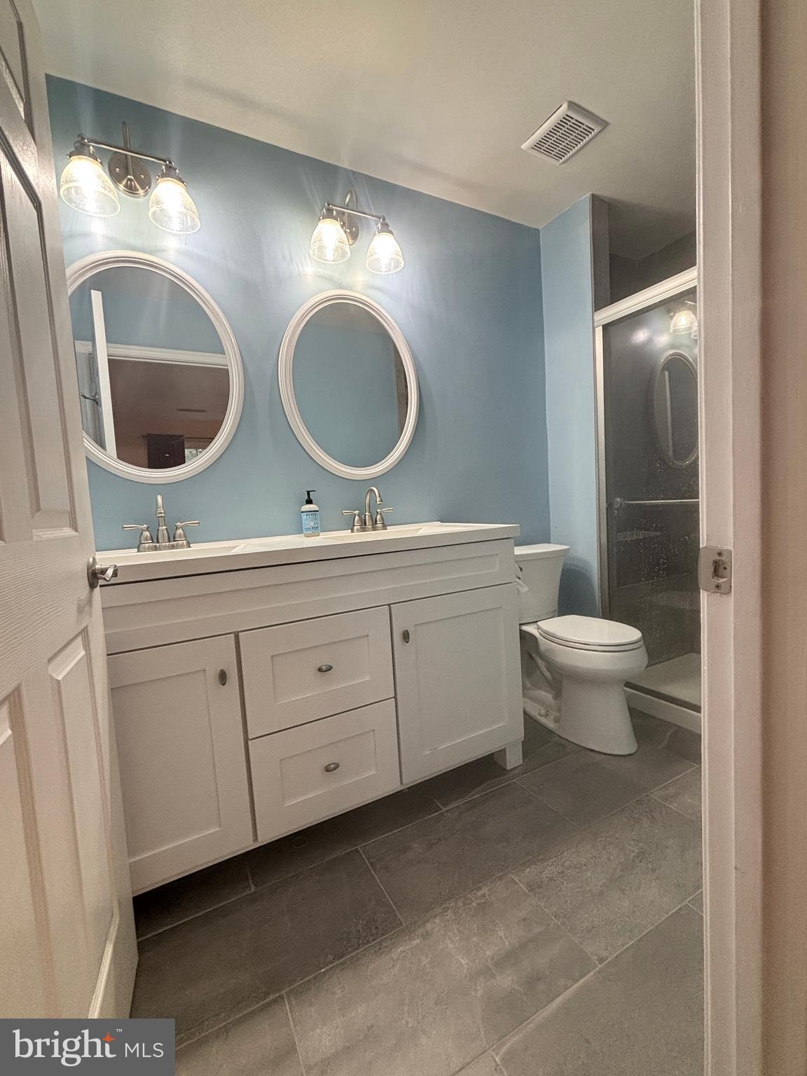 LAURELS CONDO - Residential