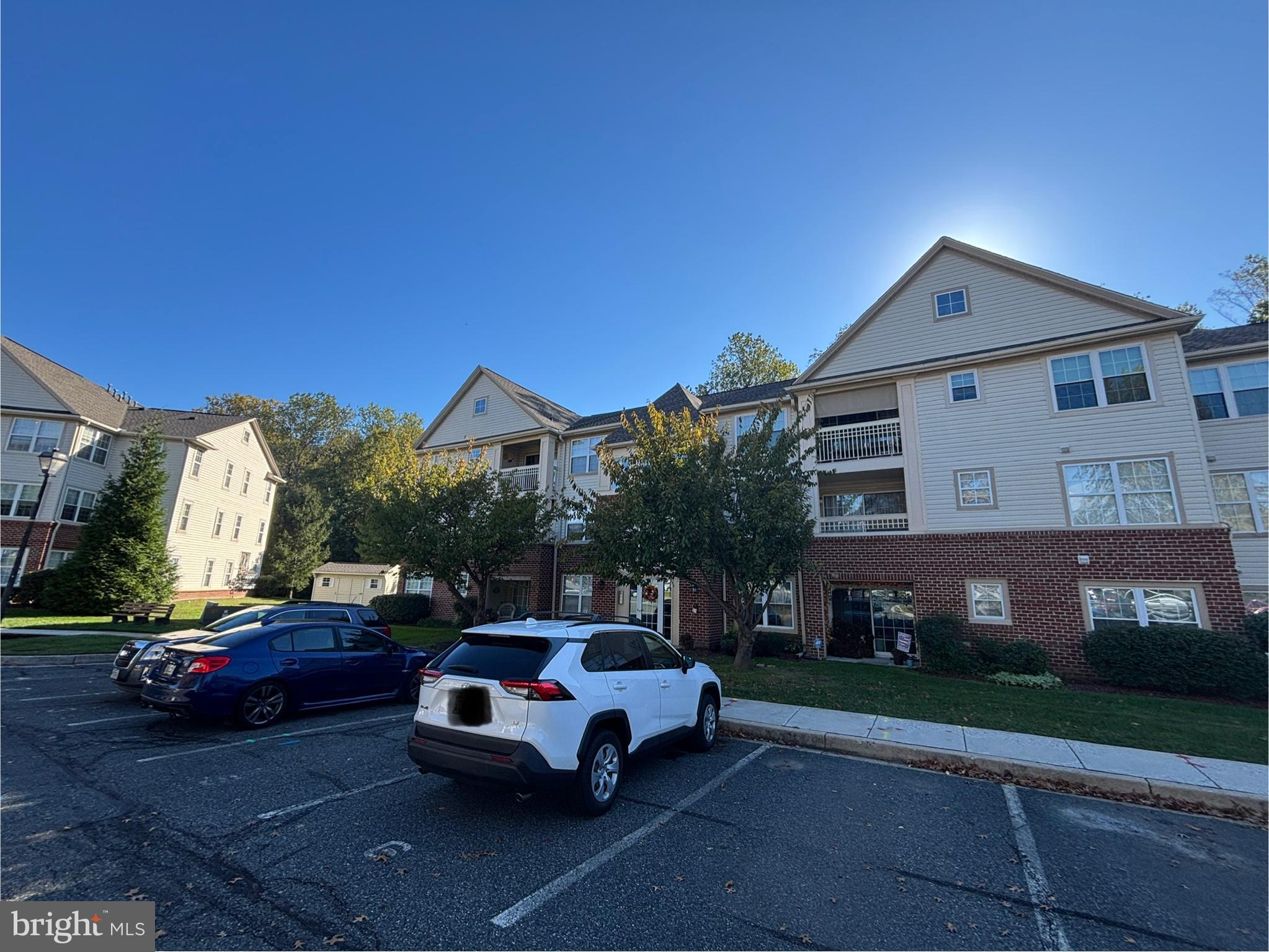 LAURELS CONDO - Residential