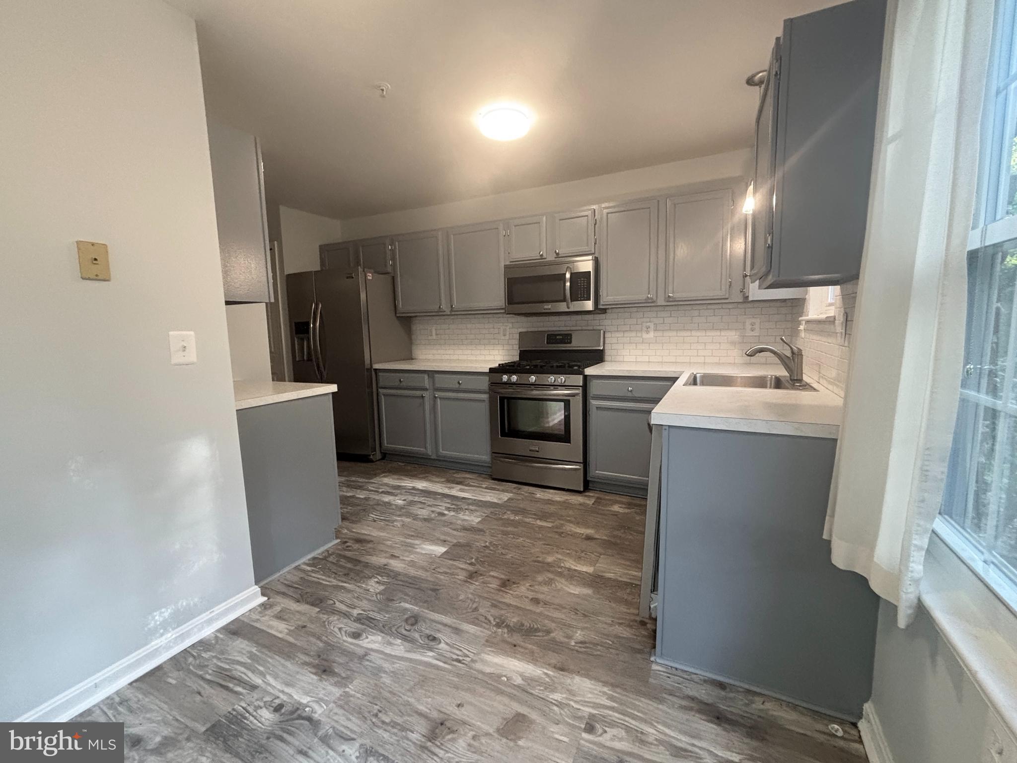 LAURELS CONDO - Residential