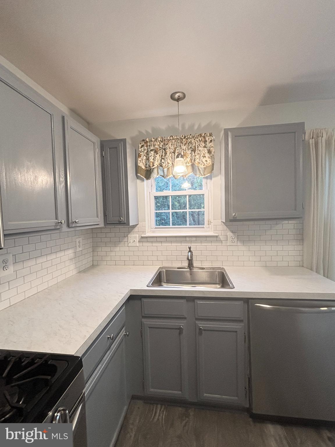 LAURELS CONDO - Residential