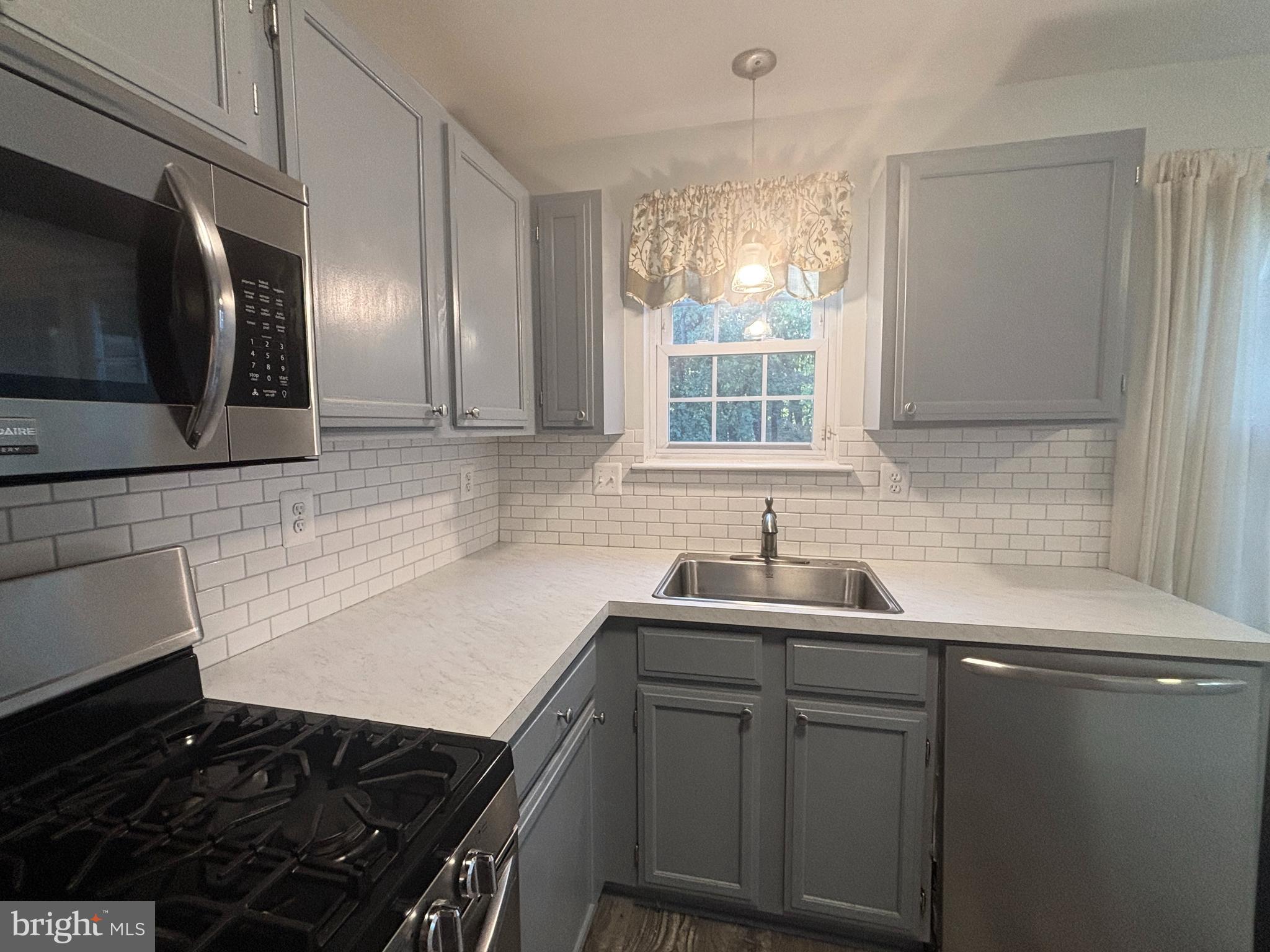 LAURELS CONDO - Residential