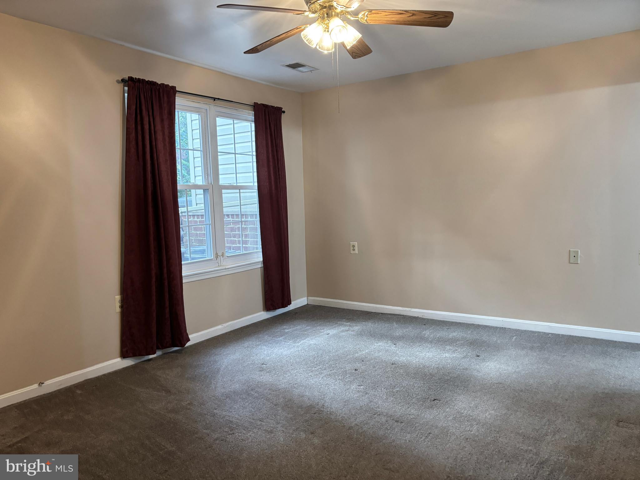 LAURELS CONDO - Residential