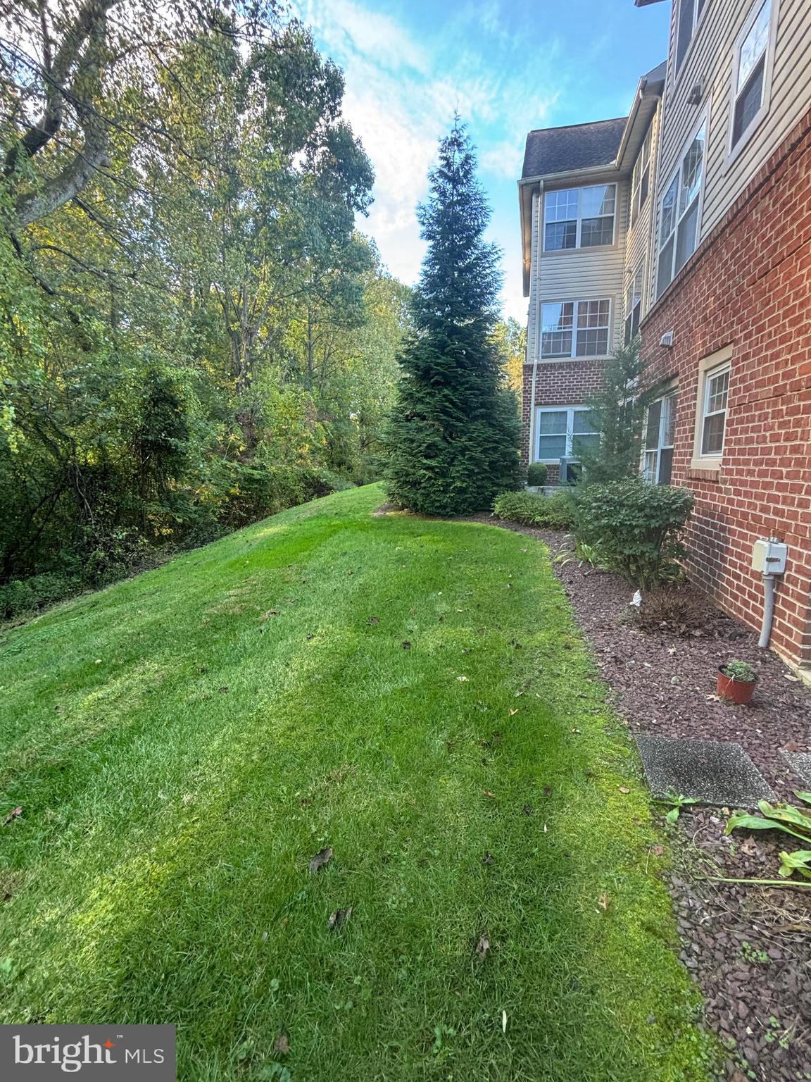 LAURELS CONDO - Residential