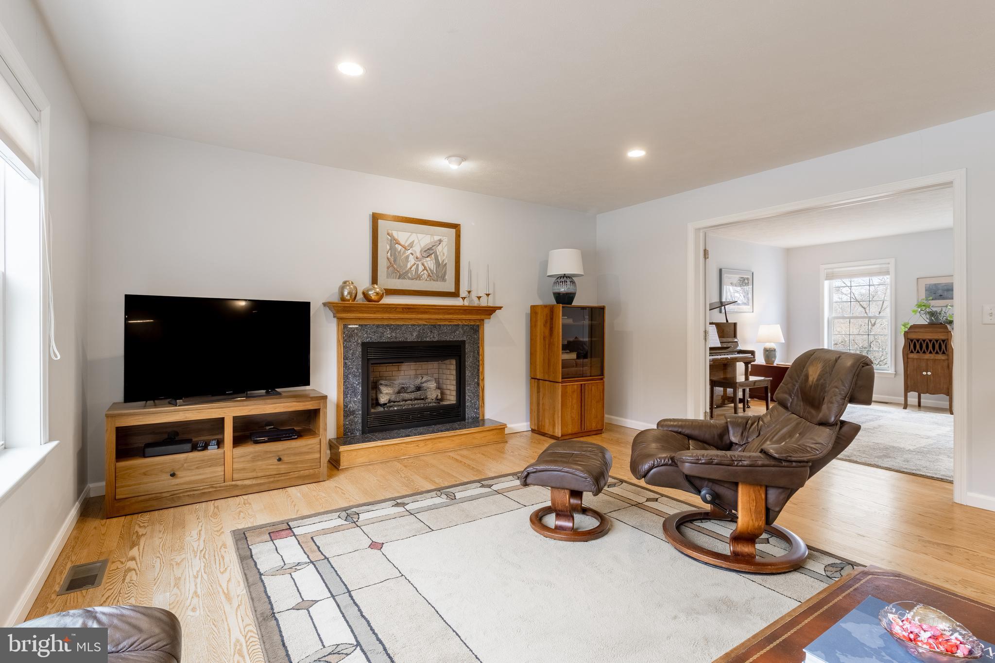 OAK POINTE - Residential