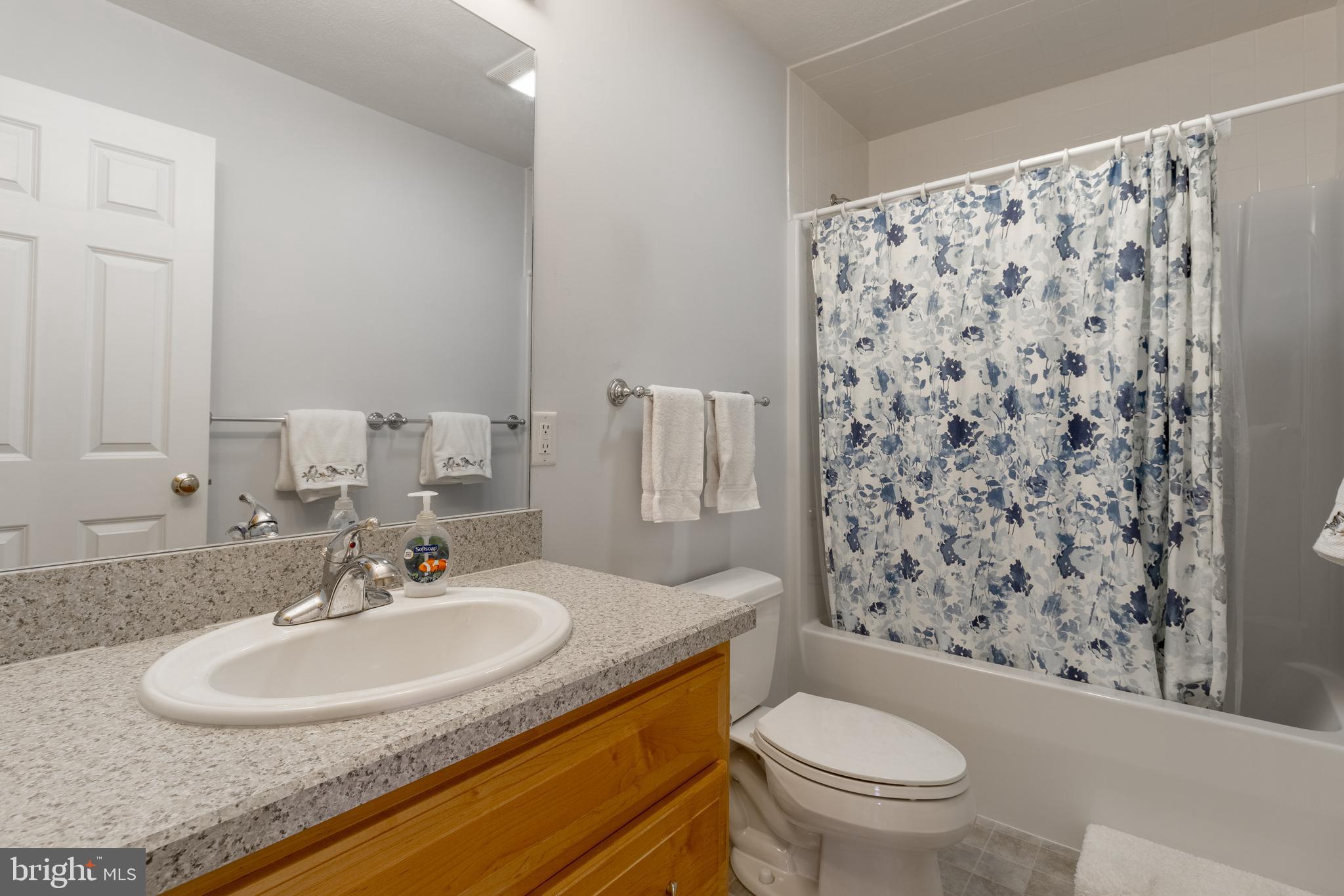 OAK POINTE - Residential