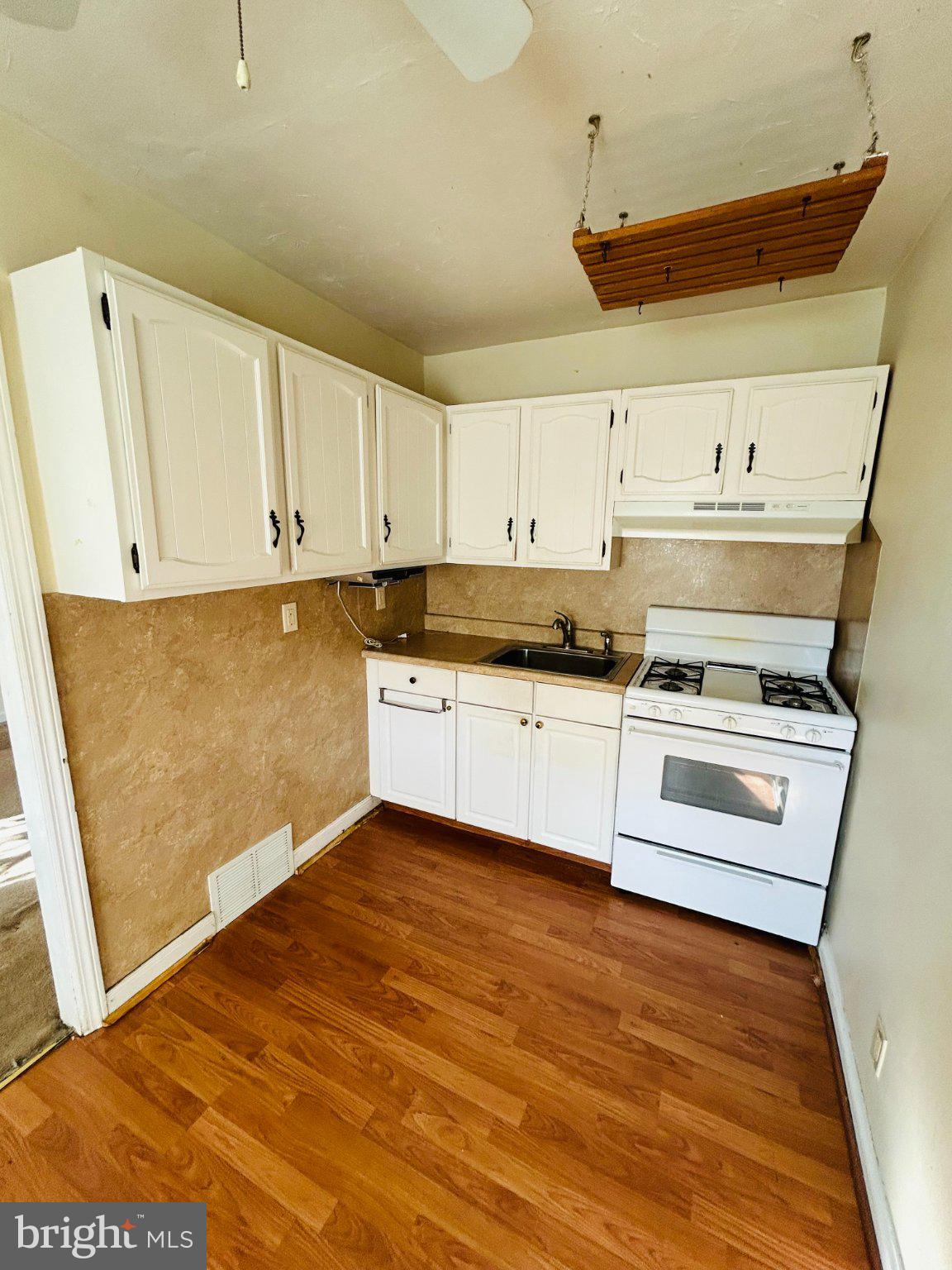 812 WALNUT STREET
