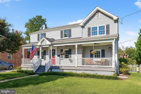 Photo of 10406 Ewell Avenue, KENSINGTON, MD 20895 (MLS # MDMC2199802)