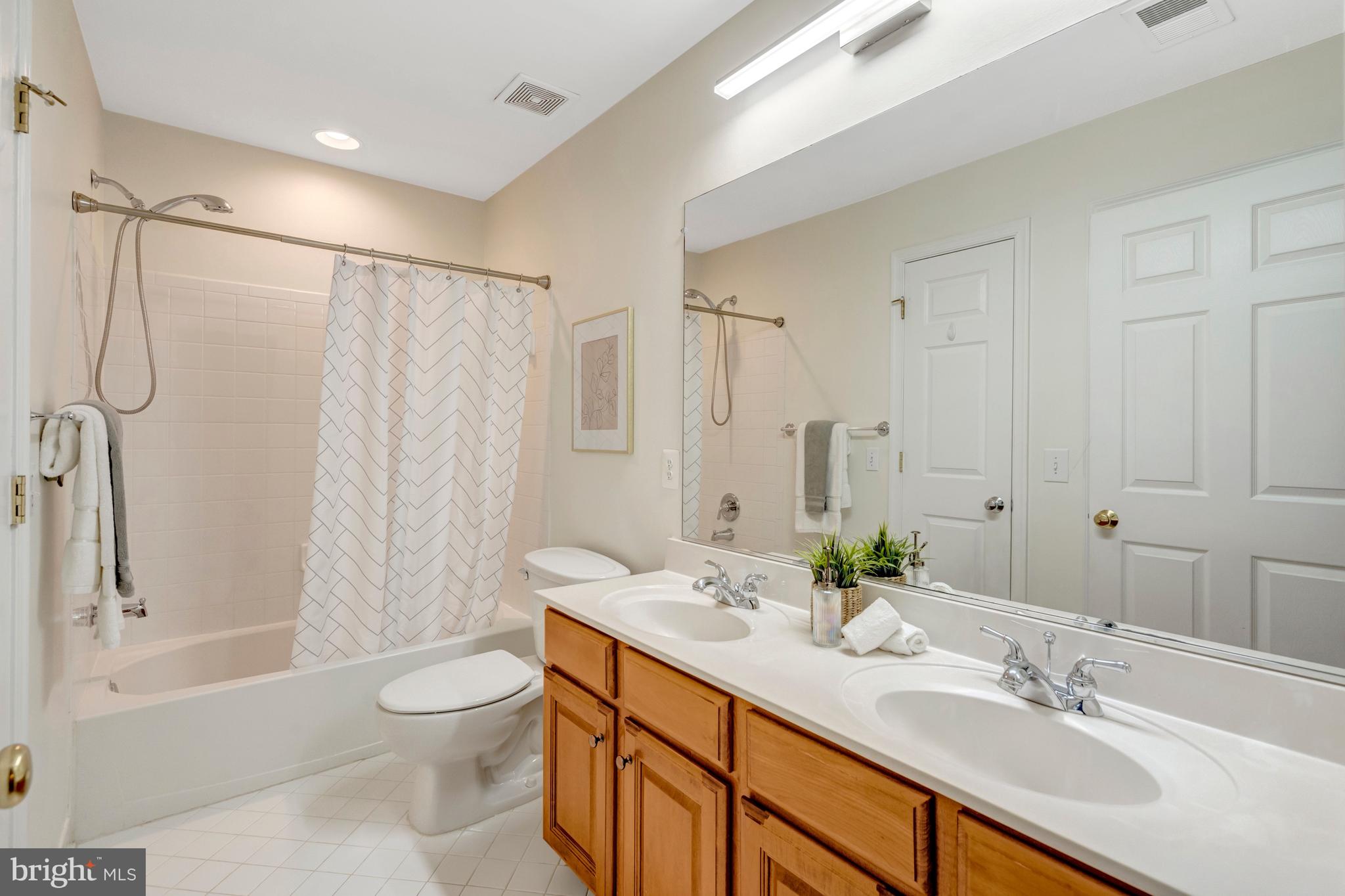 FAIRFAX CENTER - Residential