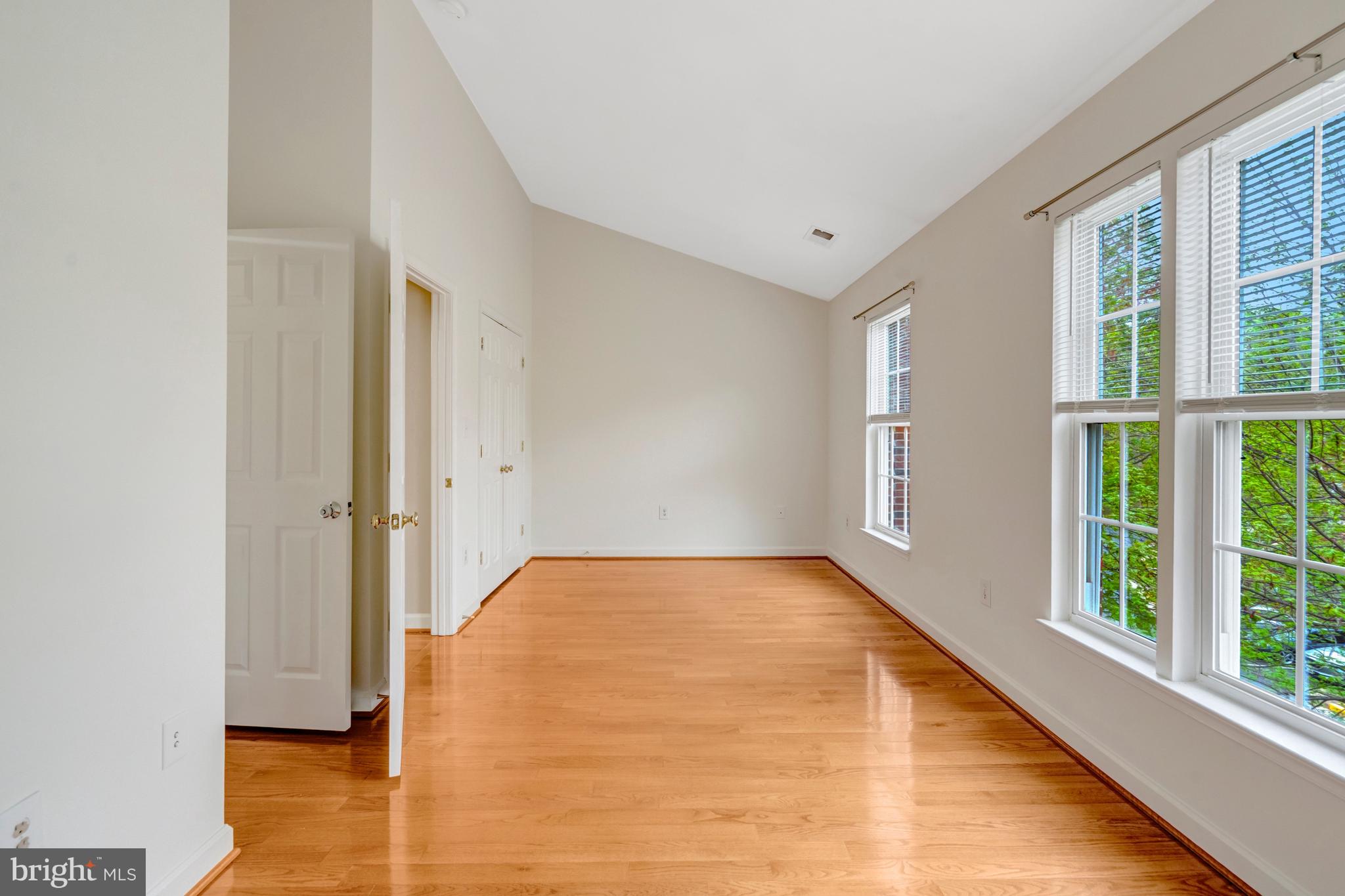 FAIRFAX CENTER - Residential