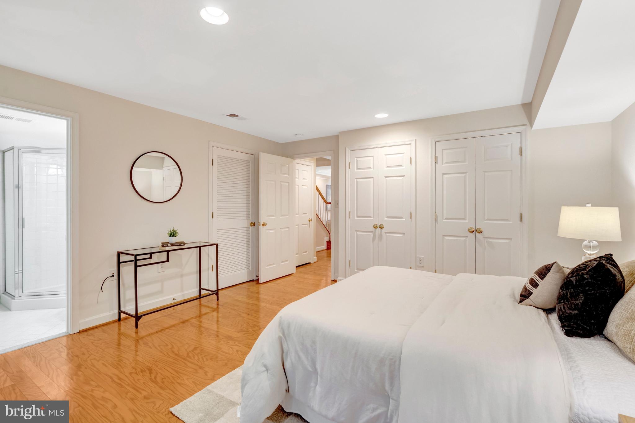 FAIRFAX CENTER - Residential