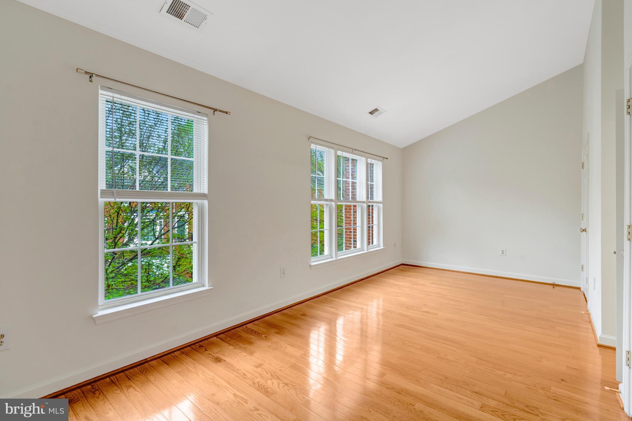 FAIRFAX CENTER - Residential