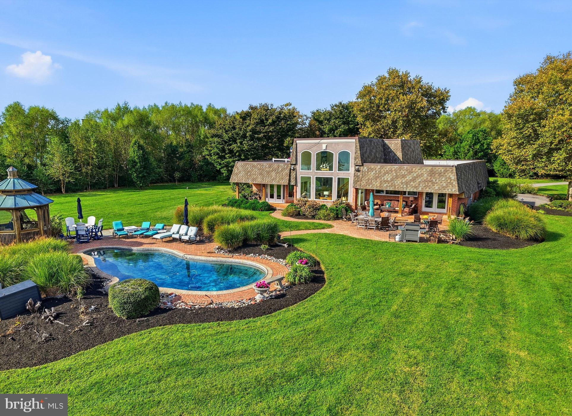 104 MARINERS CIRCLE