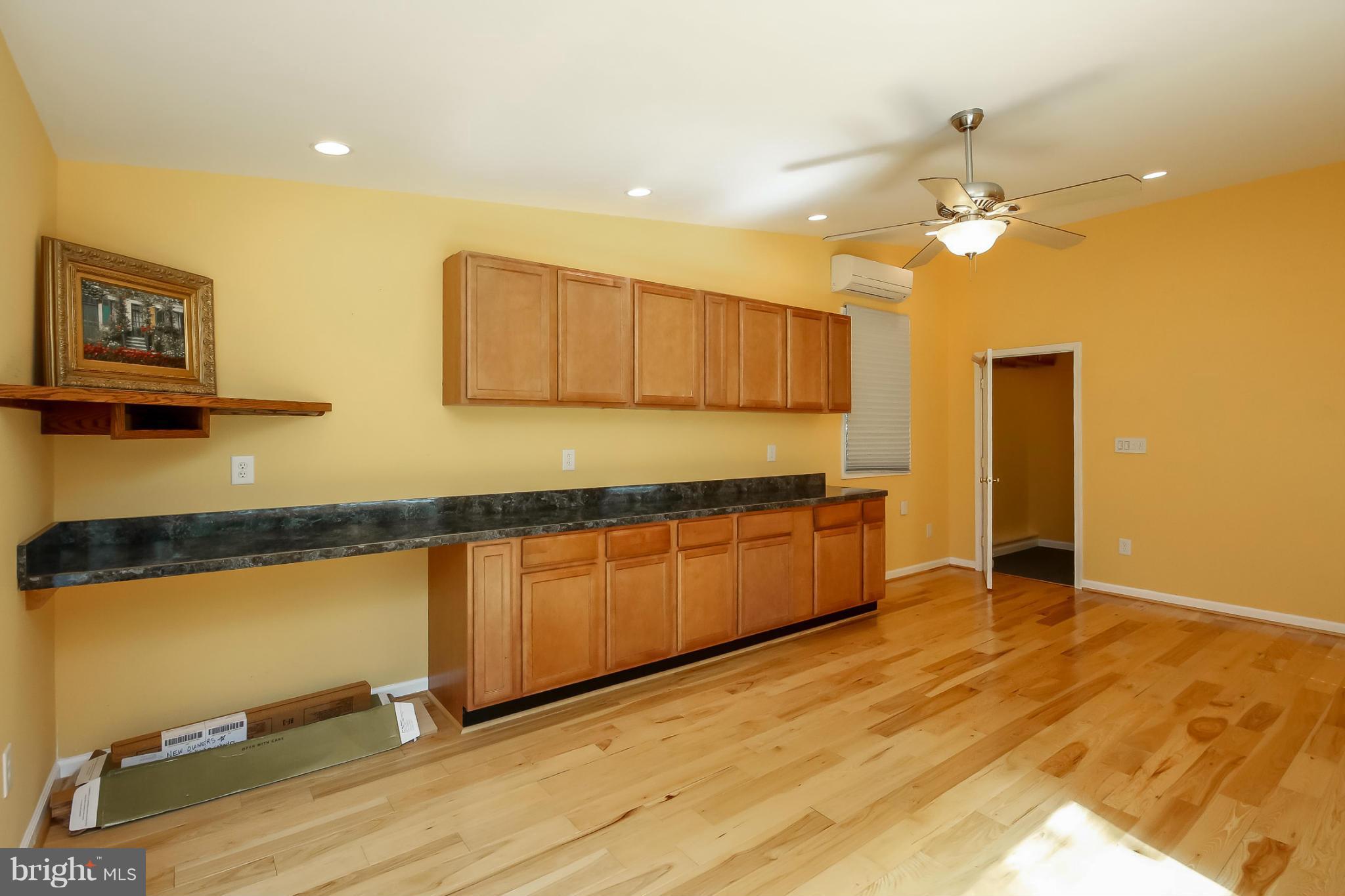 LAKE LAND - Residential