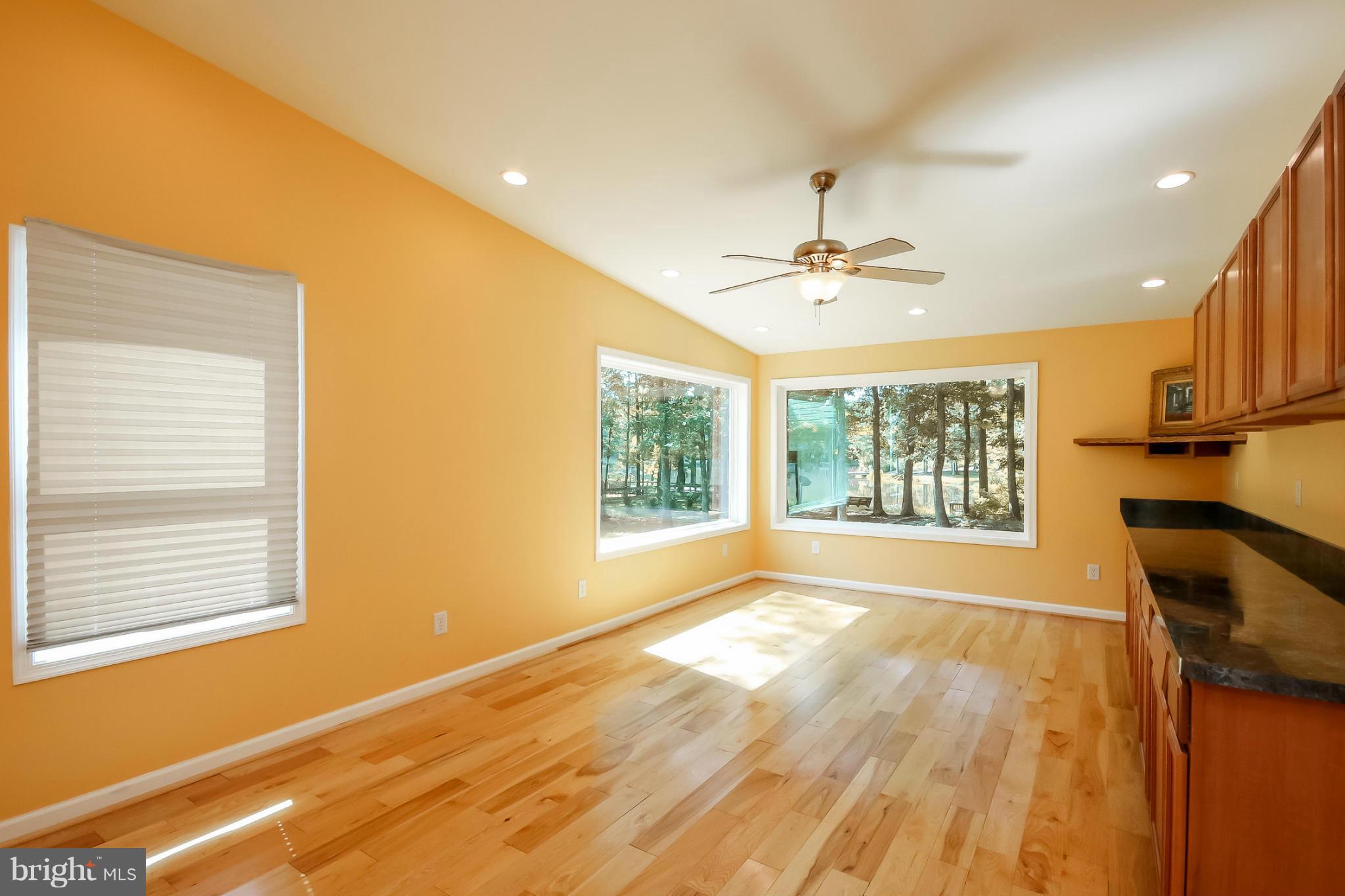 LAKE LAND - Residential