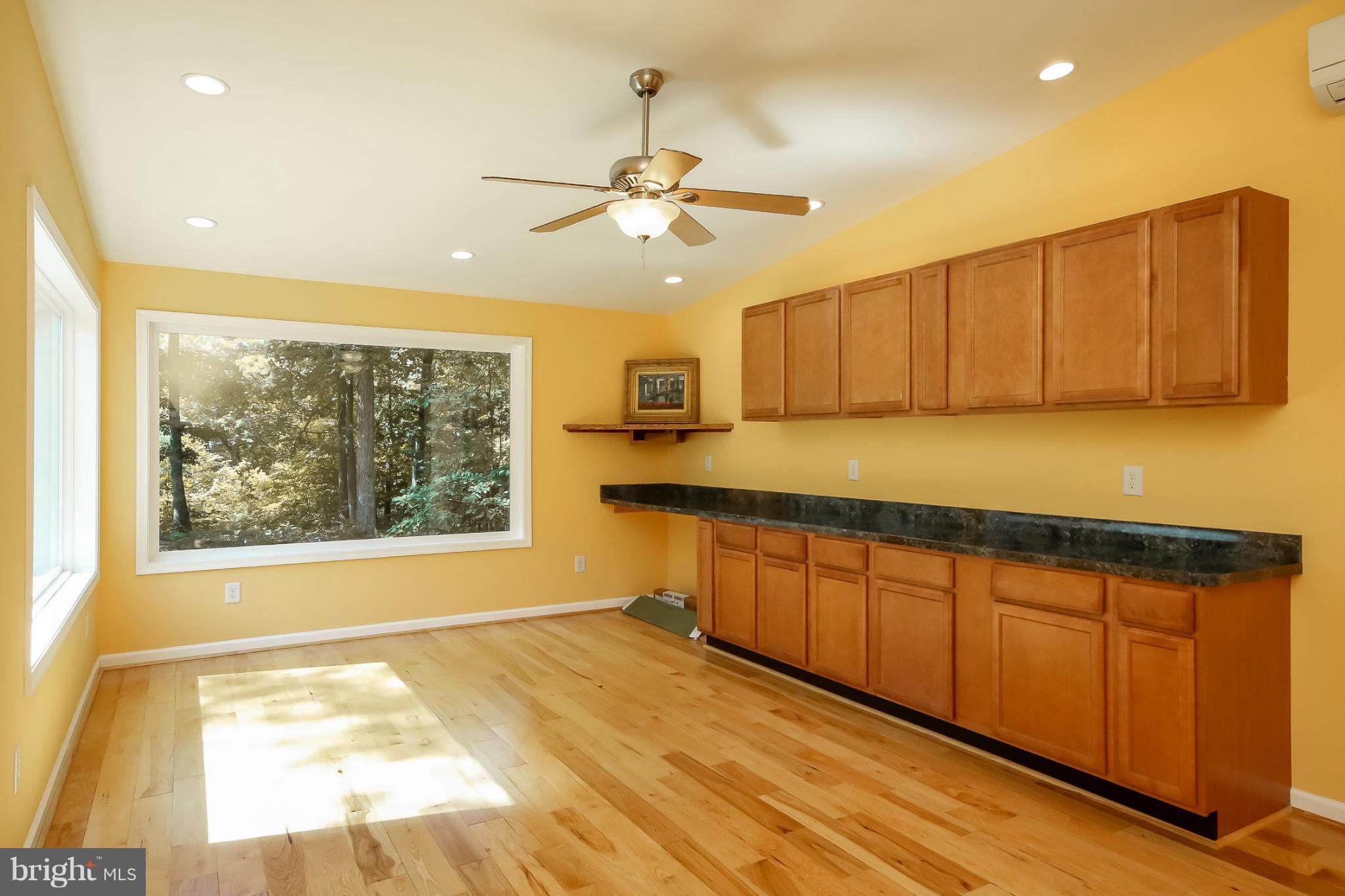 LAKE LAND - Residential