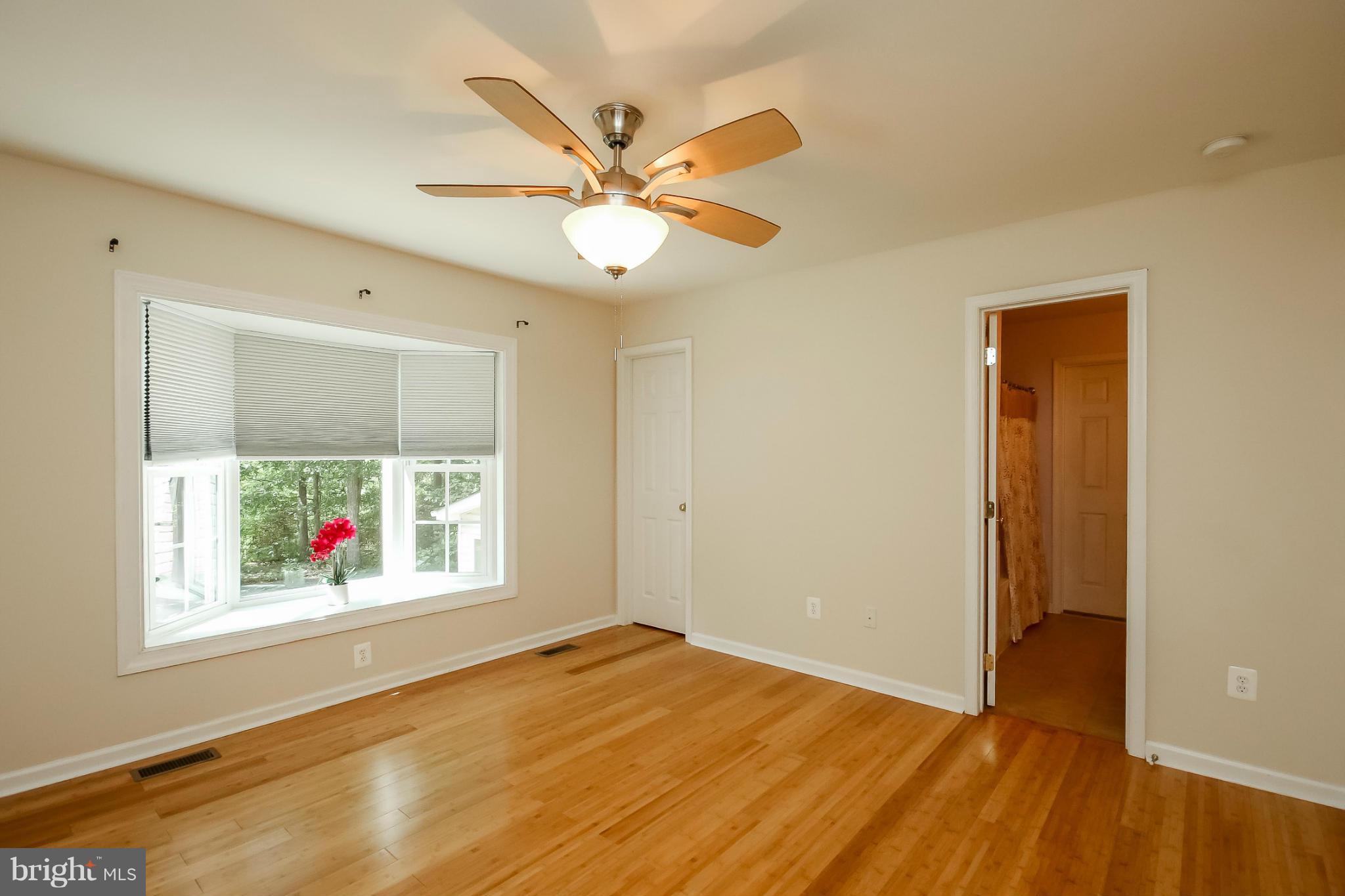 LAKE LAND - Residential