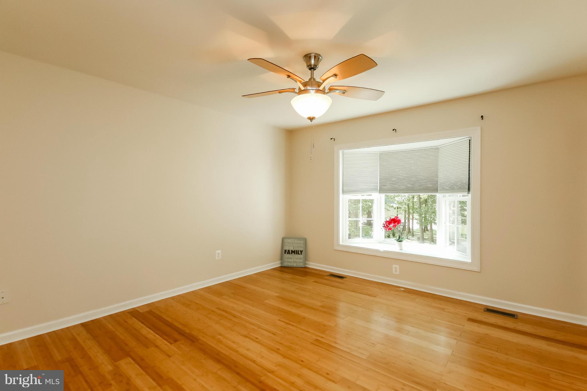 LAKE LAND - Residential