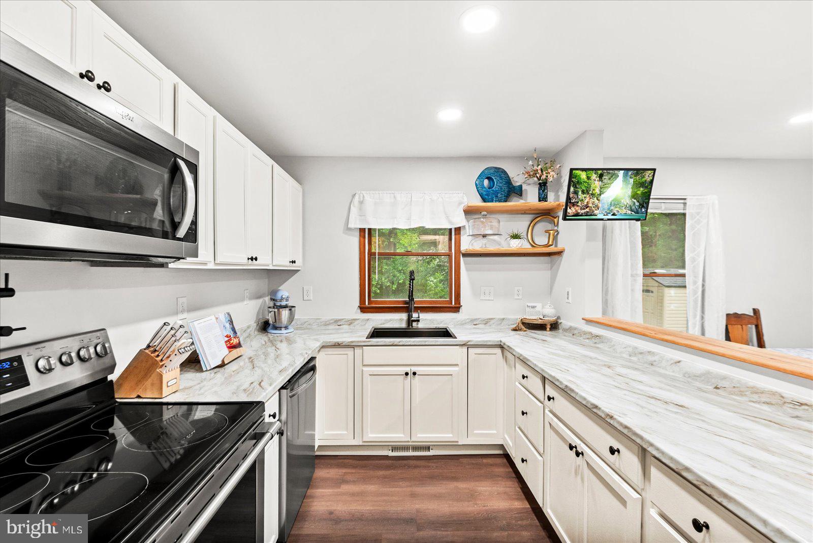 BAYBERRY ESTATES - Residential