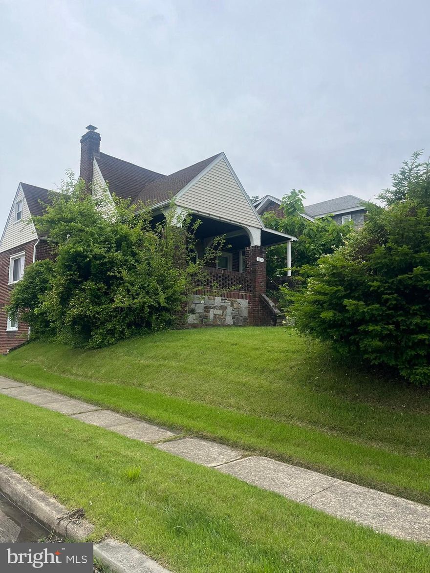Great corner lot. Amazing Kitchen w/maple cabs, granite tops,ss appliances, & open passthrough to elegant dining rm w/crown & chandelier. Grand living rm w/deco fireplace & crown. Inlaid wood floors. Marble bath. Lower Level fam.rm w/custom artistic crpt,billiards rm,bar,& bath. Huge Primary bedroom w/sitting rm & walk-in closets