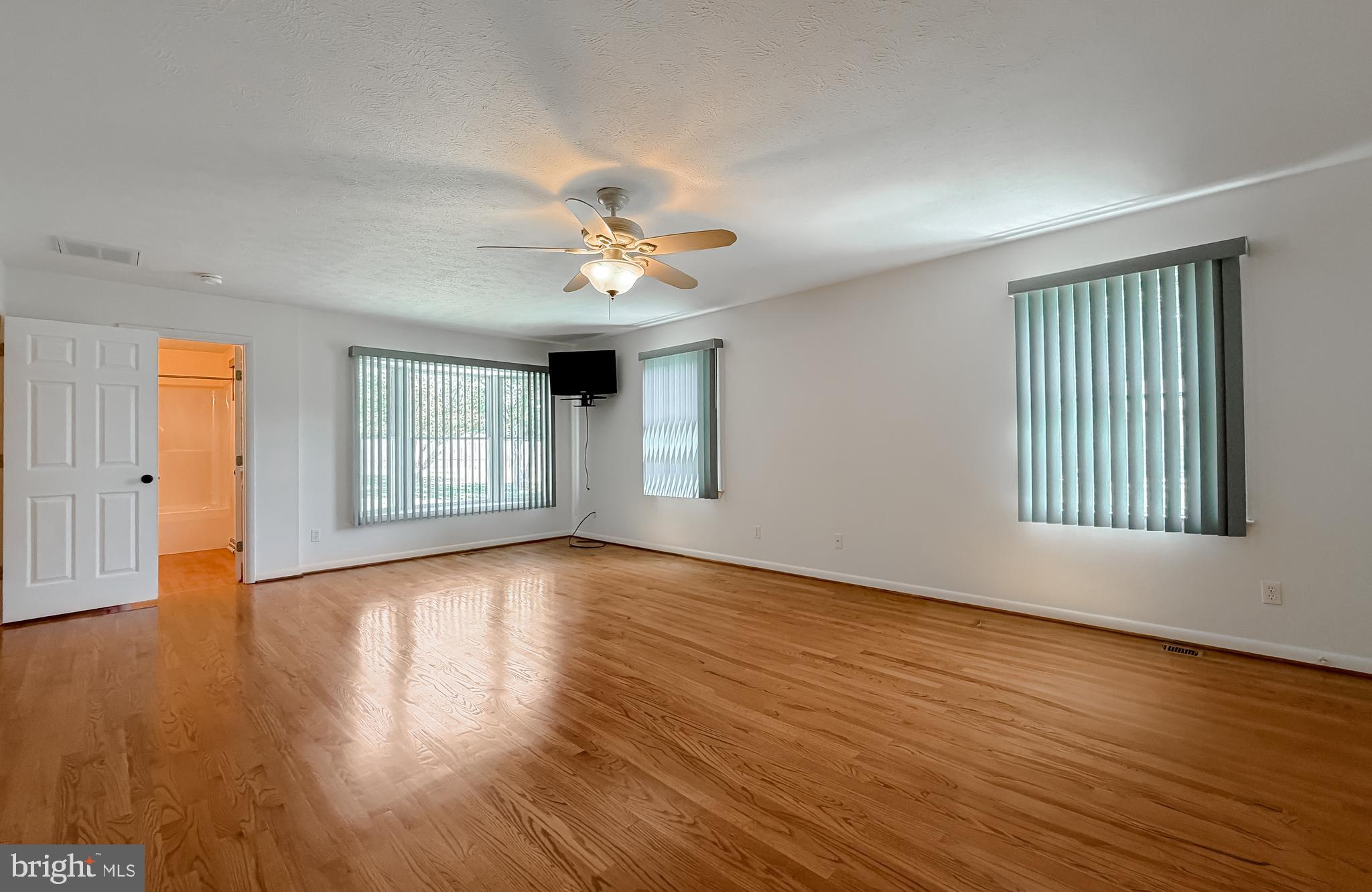 N HOLLYWOOD - Residential