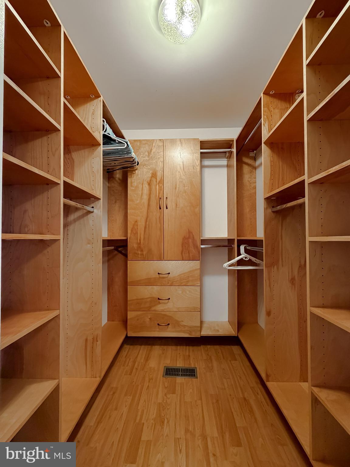 N HOLLYWOOD - Residential