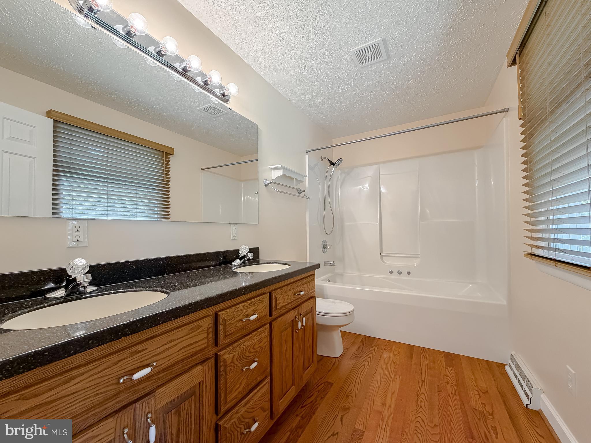 N HOLLYWOOD - Residential