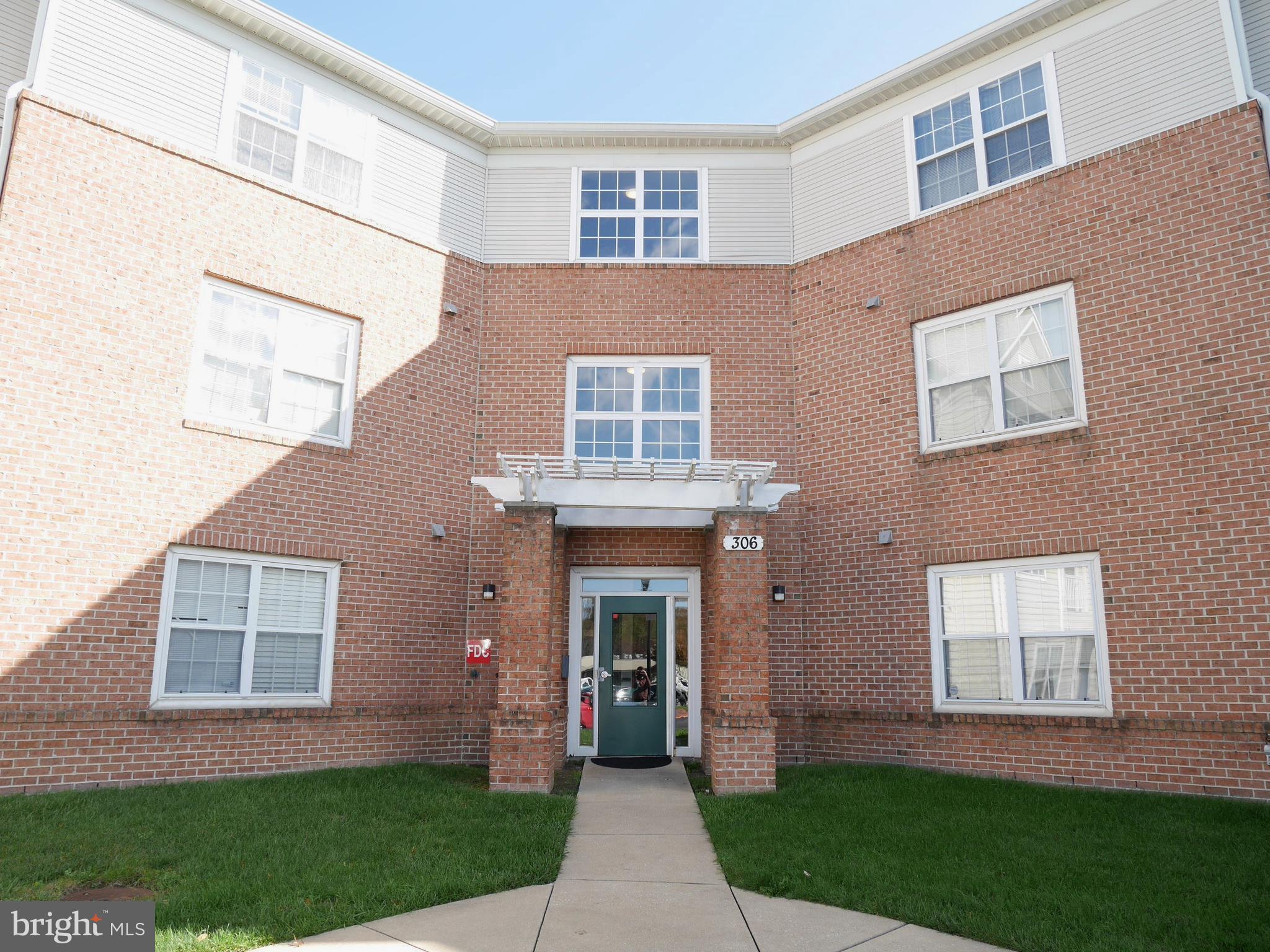 Lovely 2 bedroom/2 bathroom 1st floor condo. Carpeting throughout with vinyl flooring in the bathrooms and kitchen. Spacious layout with the living room and dining room off the kitchen. Other amenities include master bedroom suite with walk-in closet, master bathroom with soaking tub, rear patio and laundry room . Located in the beautiful community of Seven Oaks across from Ft. Meade. Community amenities include, walking paths, swimming pool, club house/fitness center, tennis courts and beach volleyball court. Great location close to Fort Meade, NSA, BWI airport. Easy commute to Washington, Baltimore and Annapolis too!