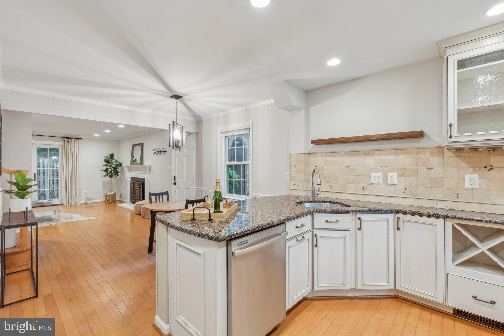 LAUREL MEWS - Residential