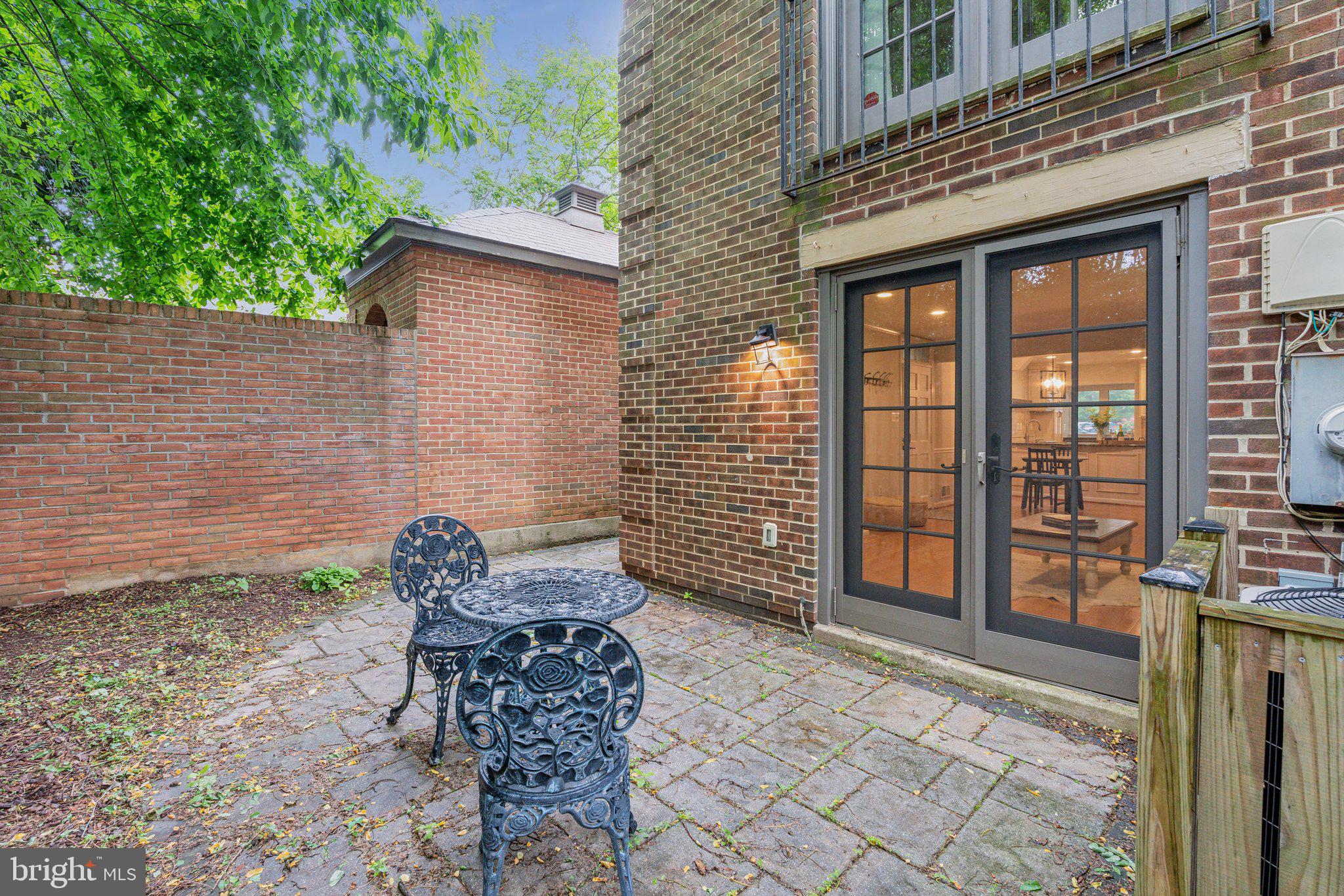 LAUREL MEWS - Residential